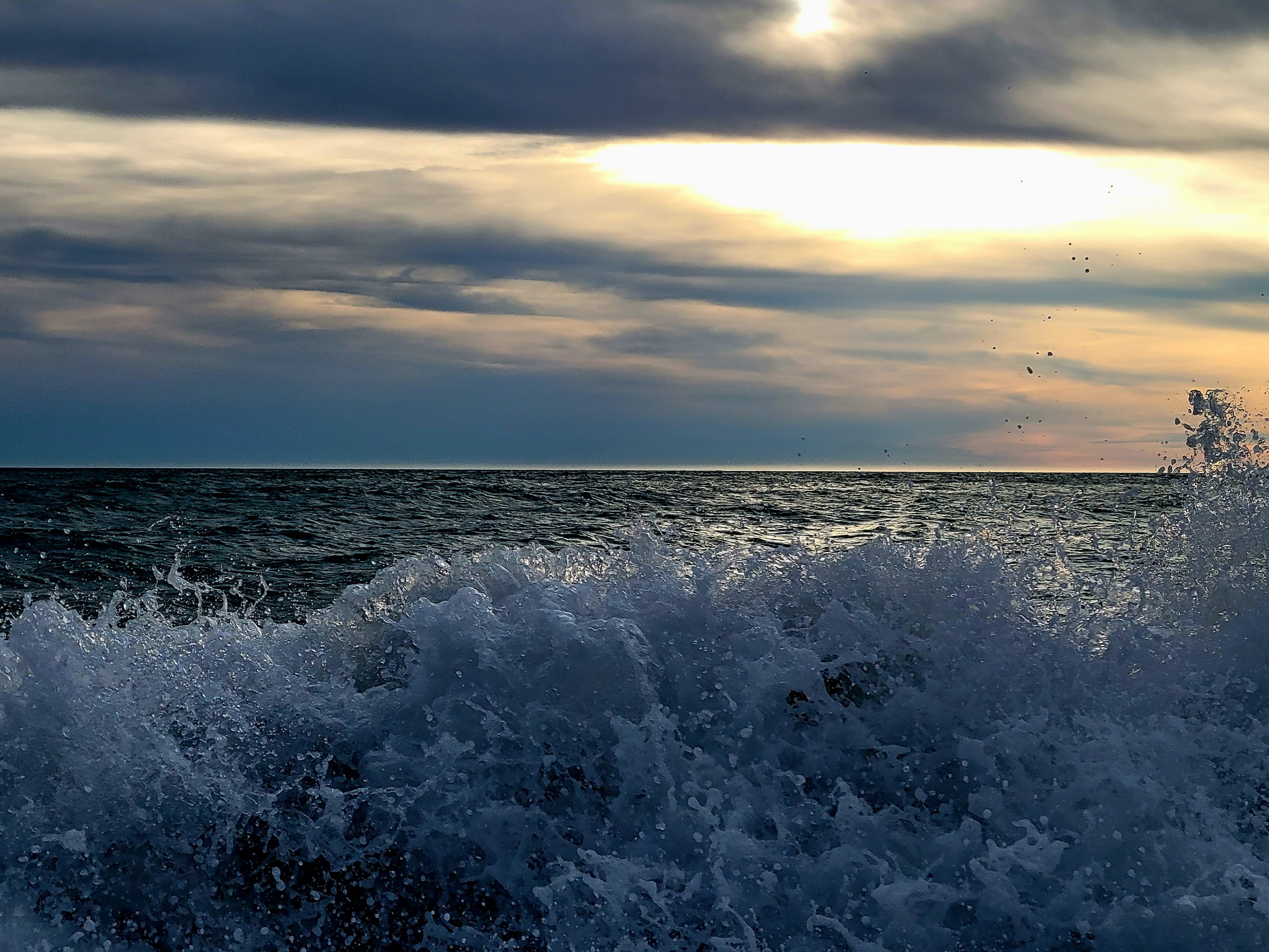 И последние часы провели на набережной