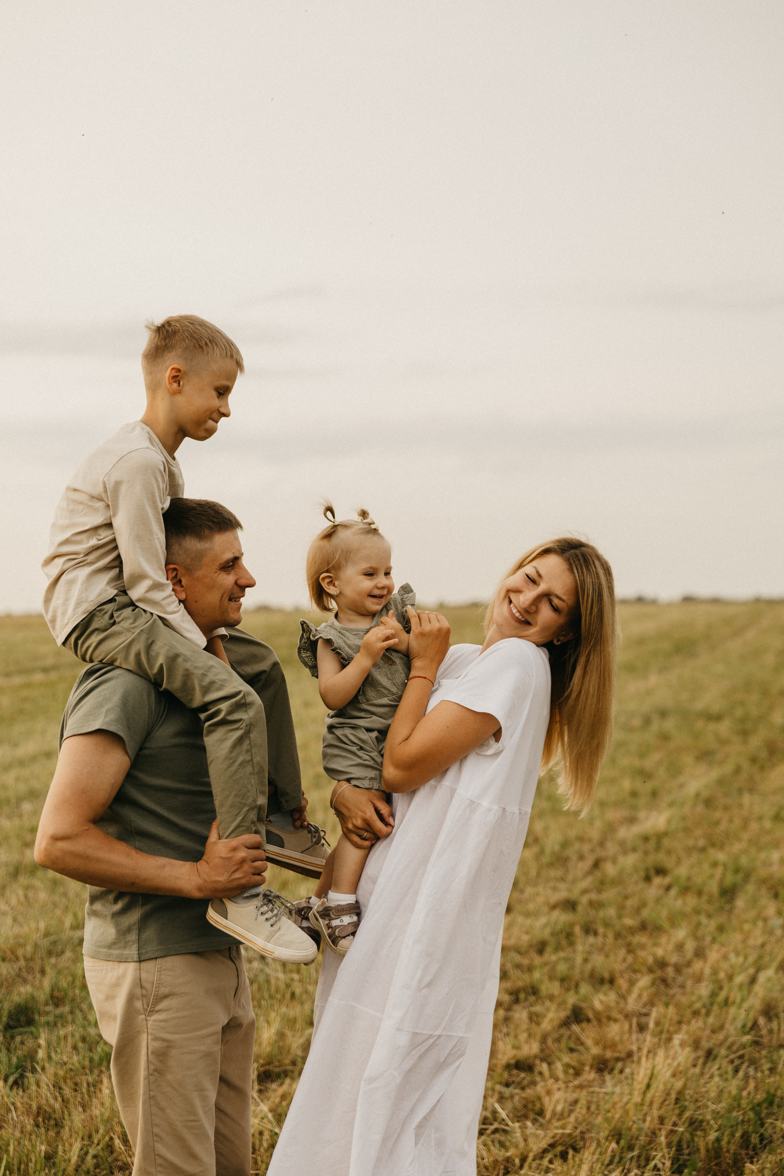 Марина, Женя, Даша, Ваня. Главная