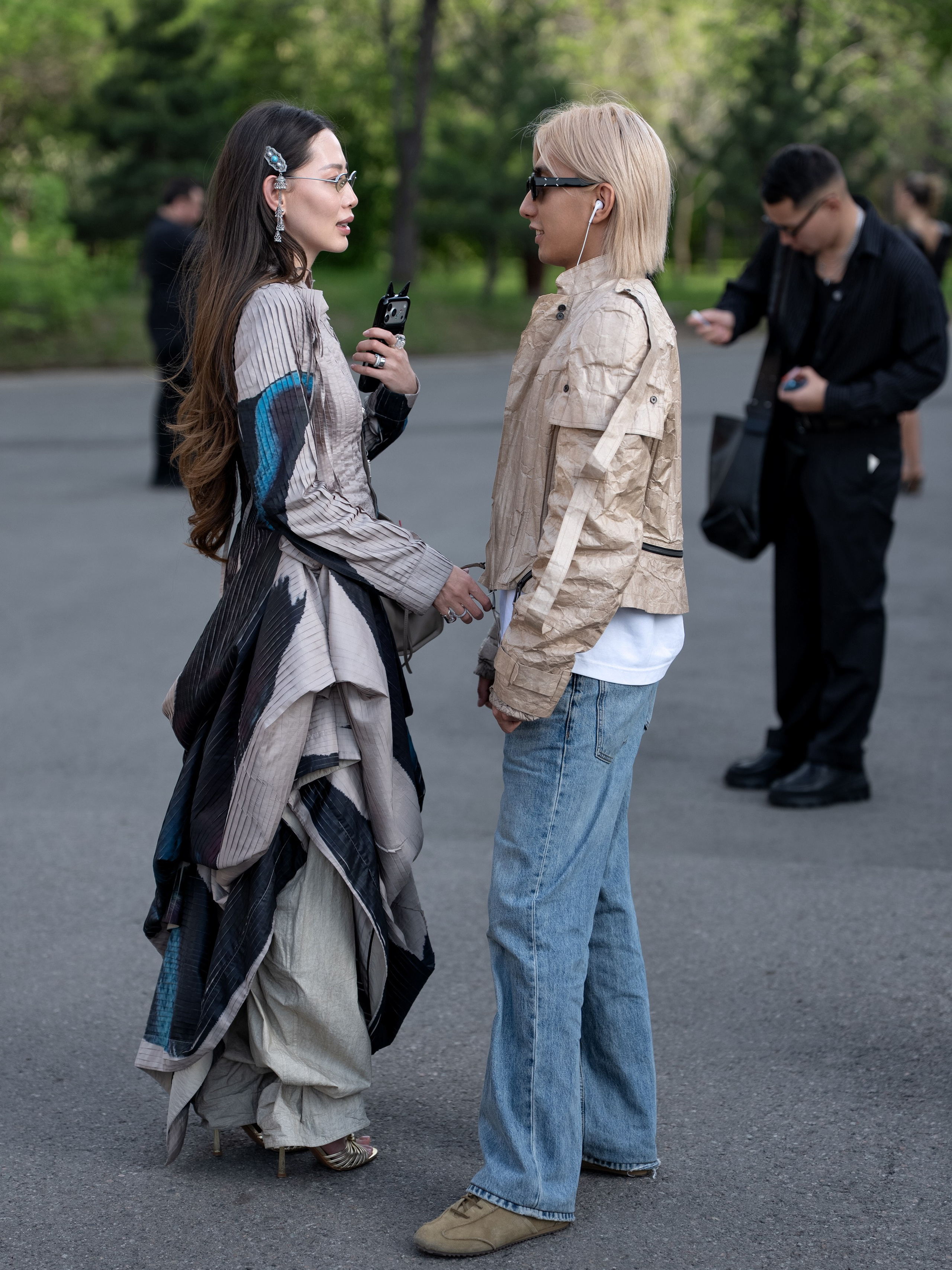 Visa Fashion Week Almaty Pre-Fall 2026 April StreetStyle Day 1. Сайт Алматинского НЮ АРТ, будуар и фэшн фотографа Дениса Карпенко