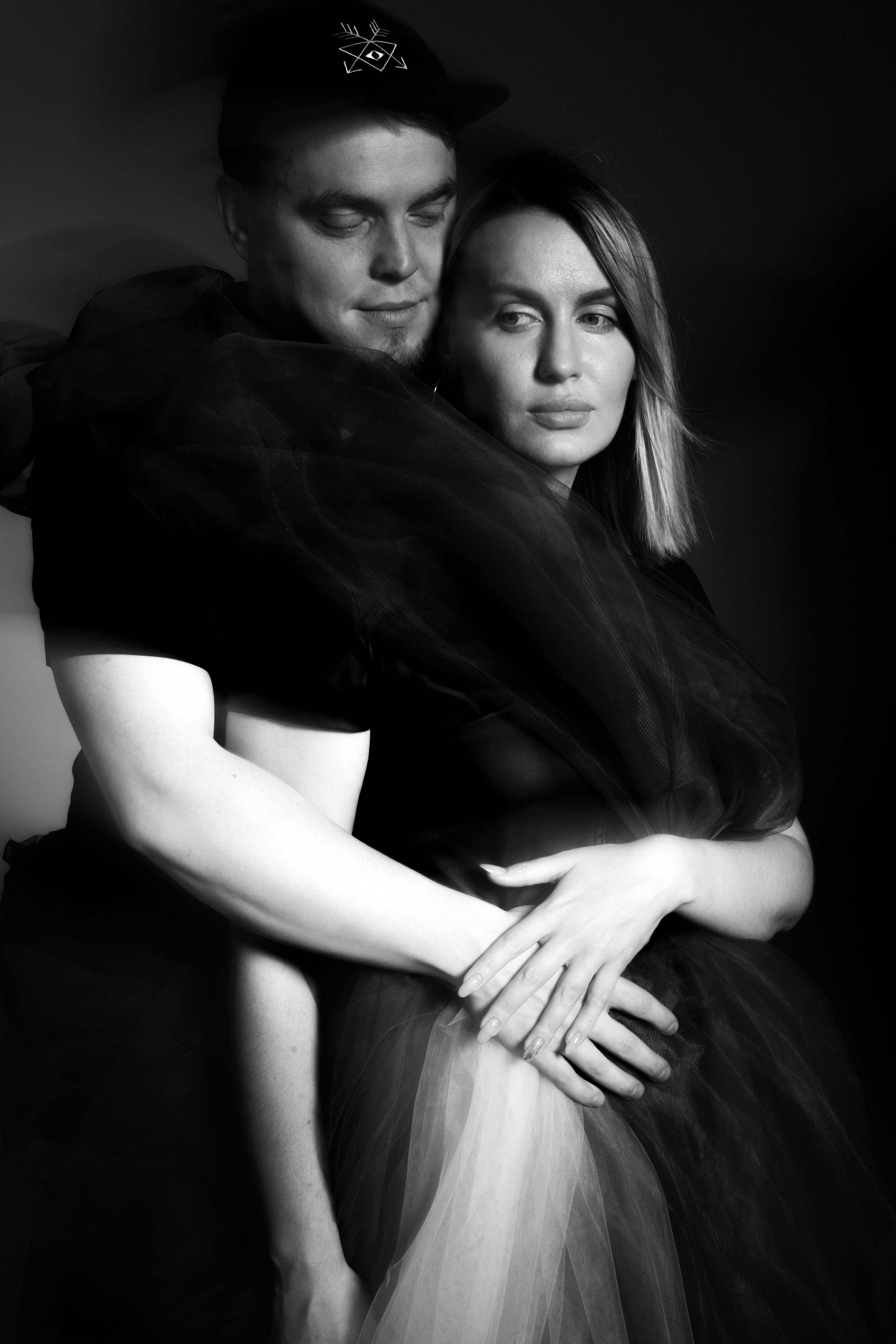 Семейный портрет на фоне. Фотограф в Тюмени Даша Михнова. Портреты, фотопроекты, фотодни