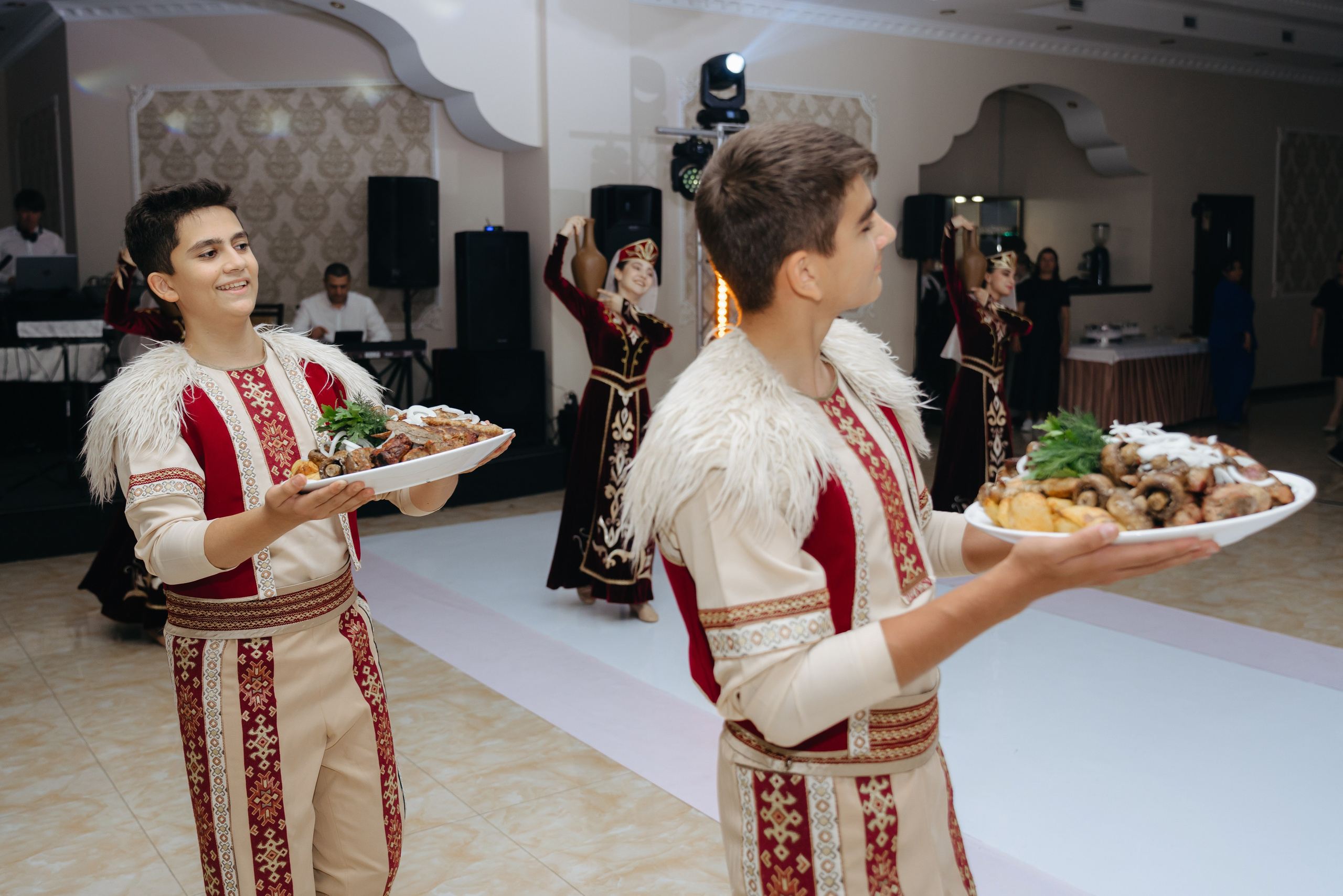 Артем и Лусине. Свадебный фотограф Красноярск Вязьминова Мария