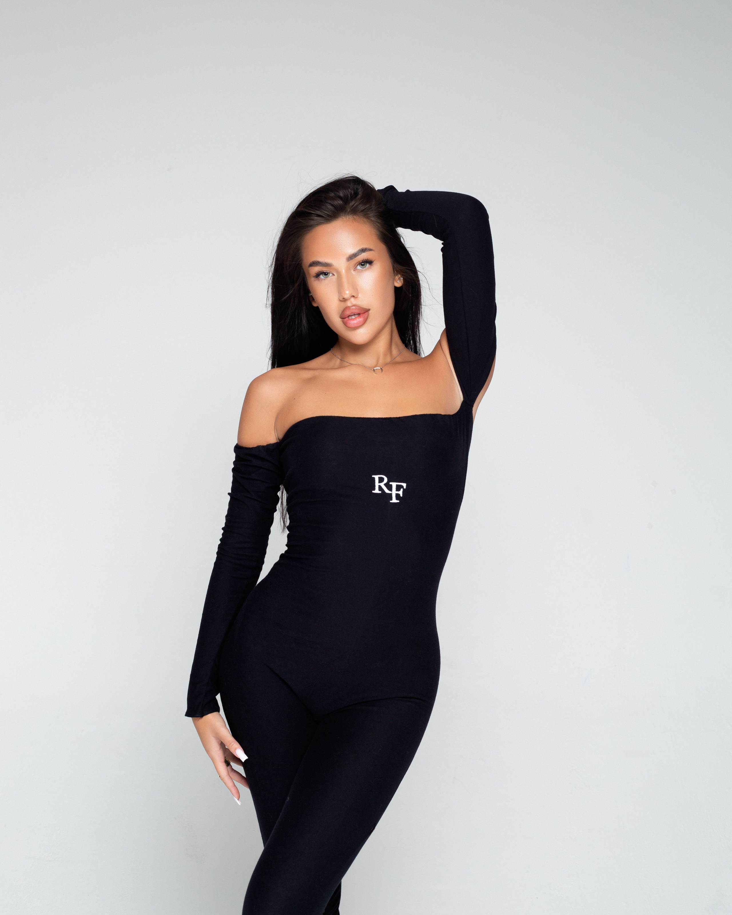 КАТАЛОГ | серый фон. RUNA production — стильные съемки для брендов