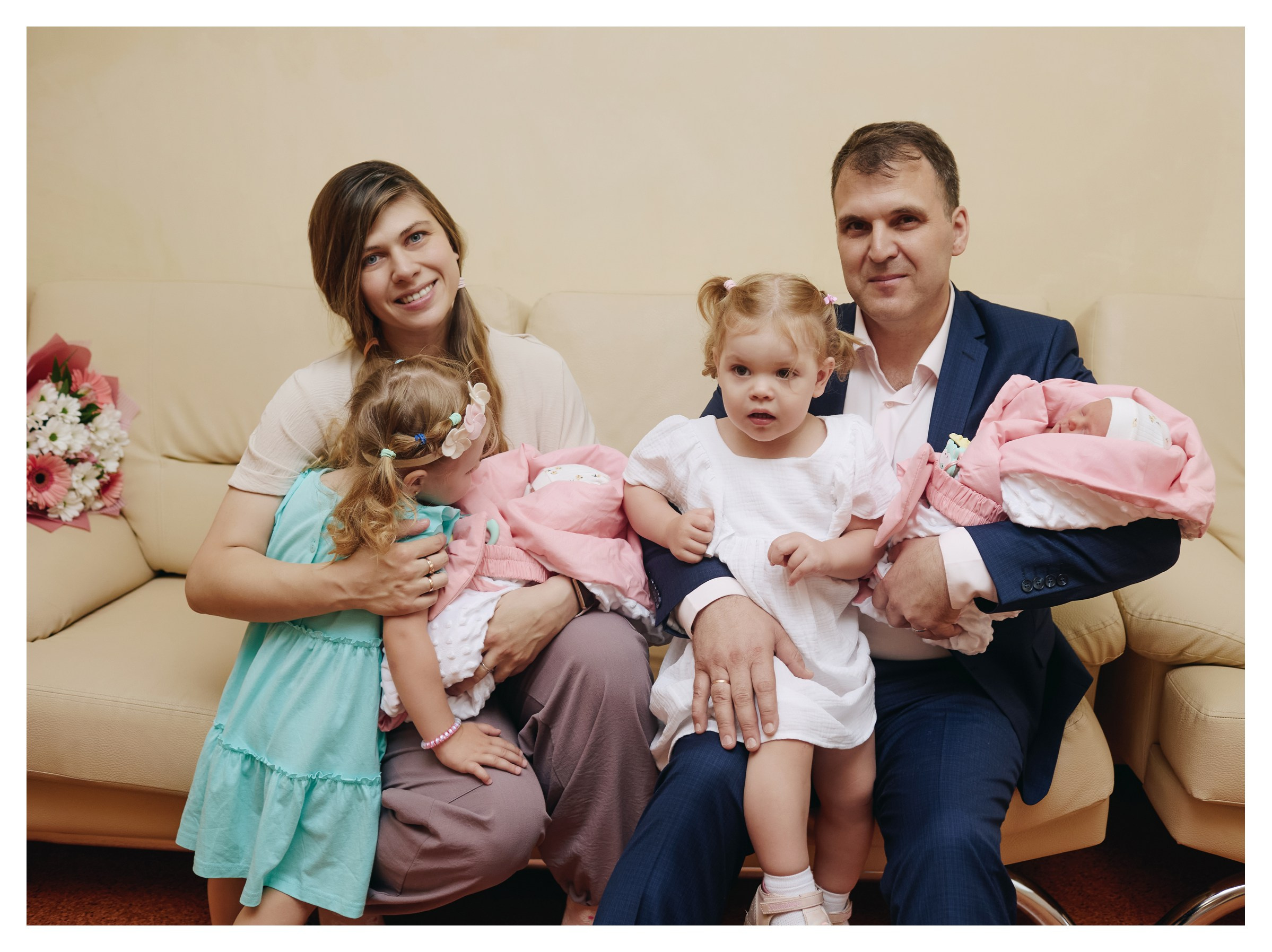 Выписка из роддома. Фотограф Беременности и Новорождённых в Кемерово