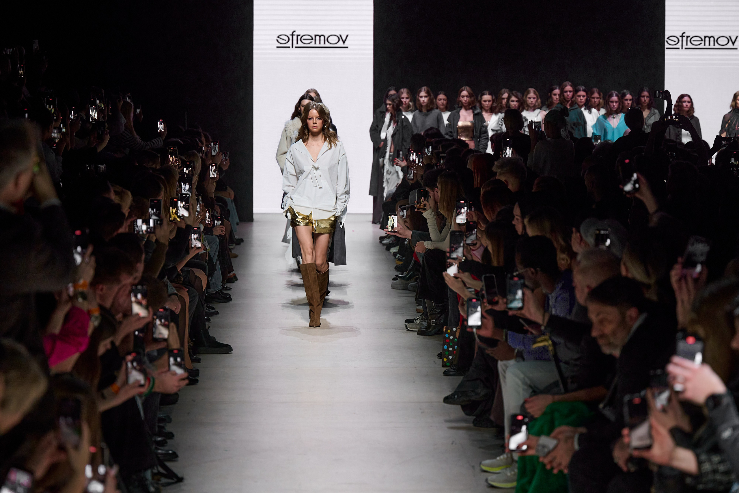 Efremov. Московская неделя моды. 2025. Дима Бабушкин. Фотограф. Подиум. Репортаж. Творчество. Дорого