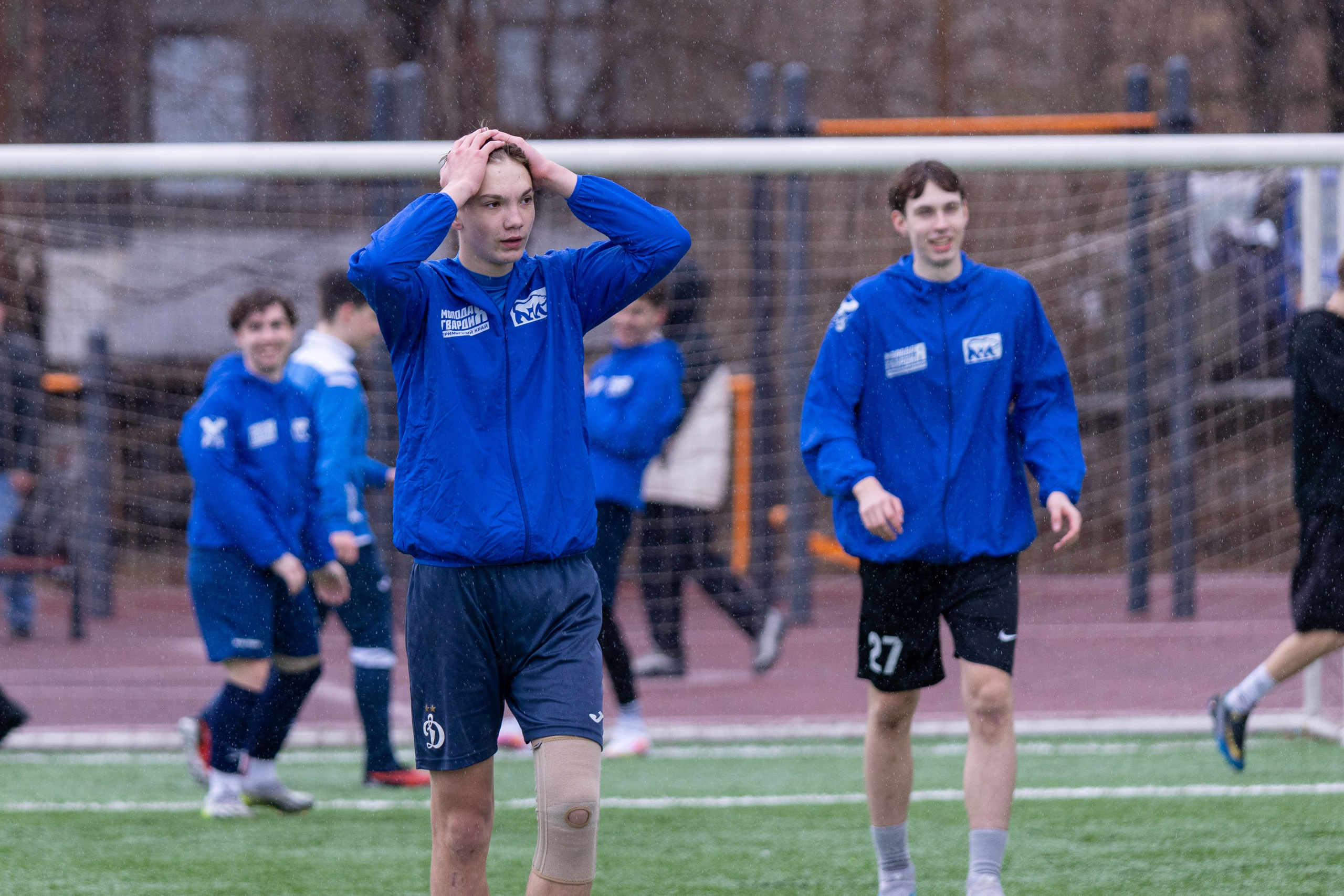 Товарищеский матч по футболу между ФК «Молодая Гвардия» и ФК «Культура». Олег Катакинов| Репортажный фотограф в городе у моря (Владивосток)