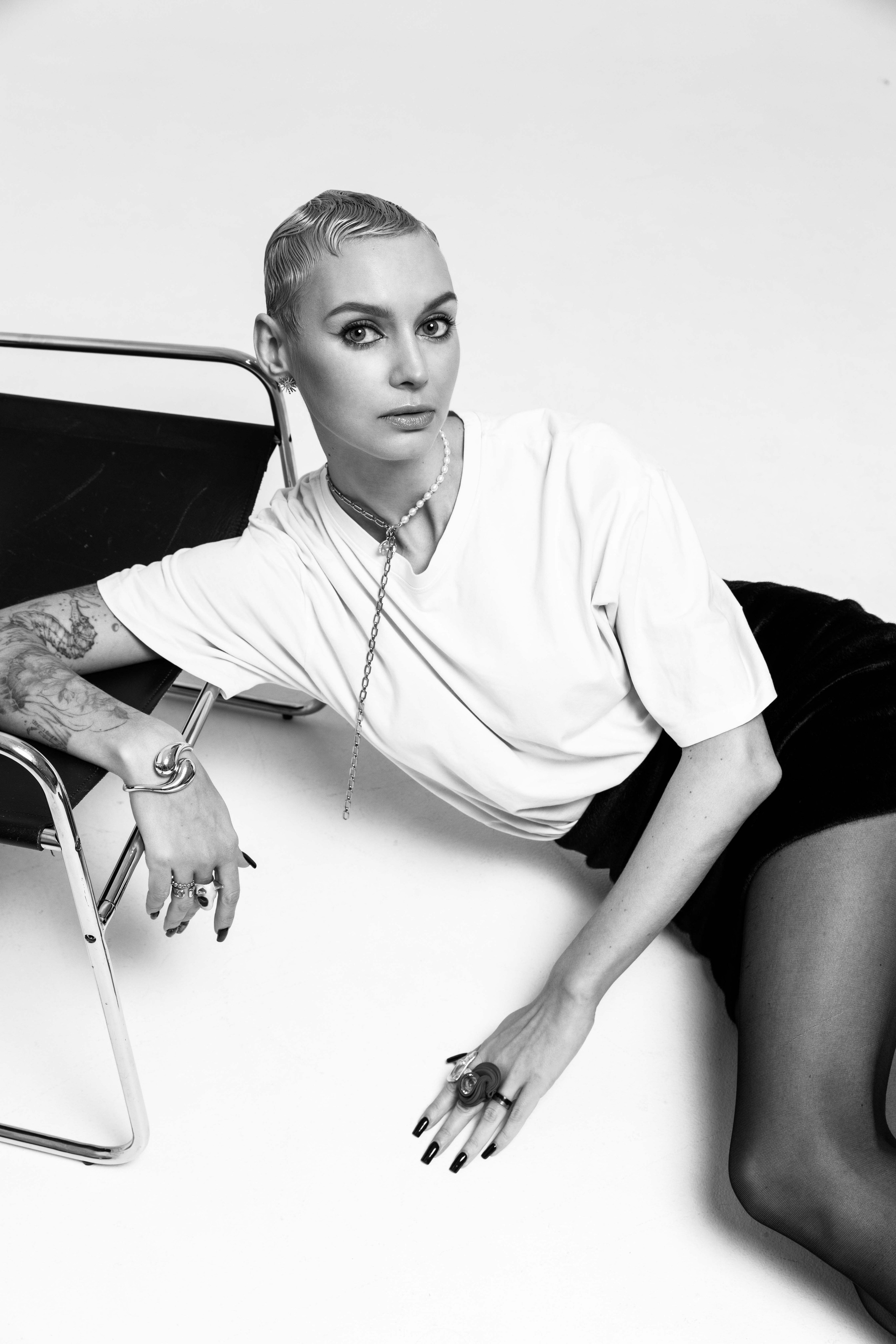 Portfolio. Volume II: «Портреты. Лица Ленинград Центра без масок». Ира Сафронова — фотограф и нейровизуализатор | бизнес-съёмки, портреты, нейровизуалы для брендов, Санкт-Петербург и Москва