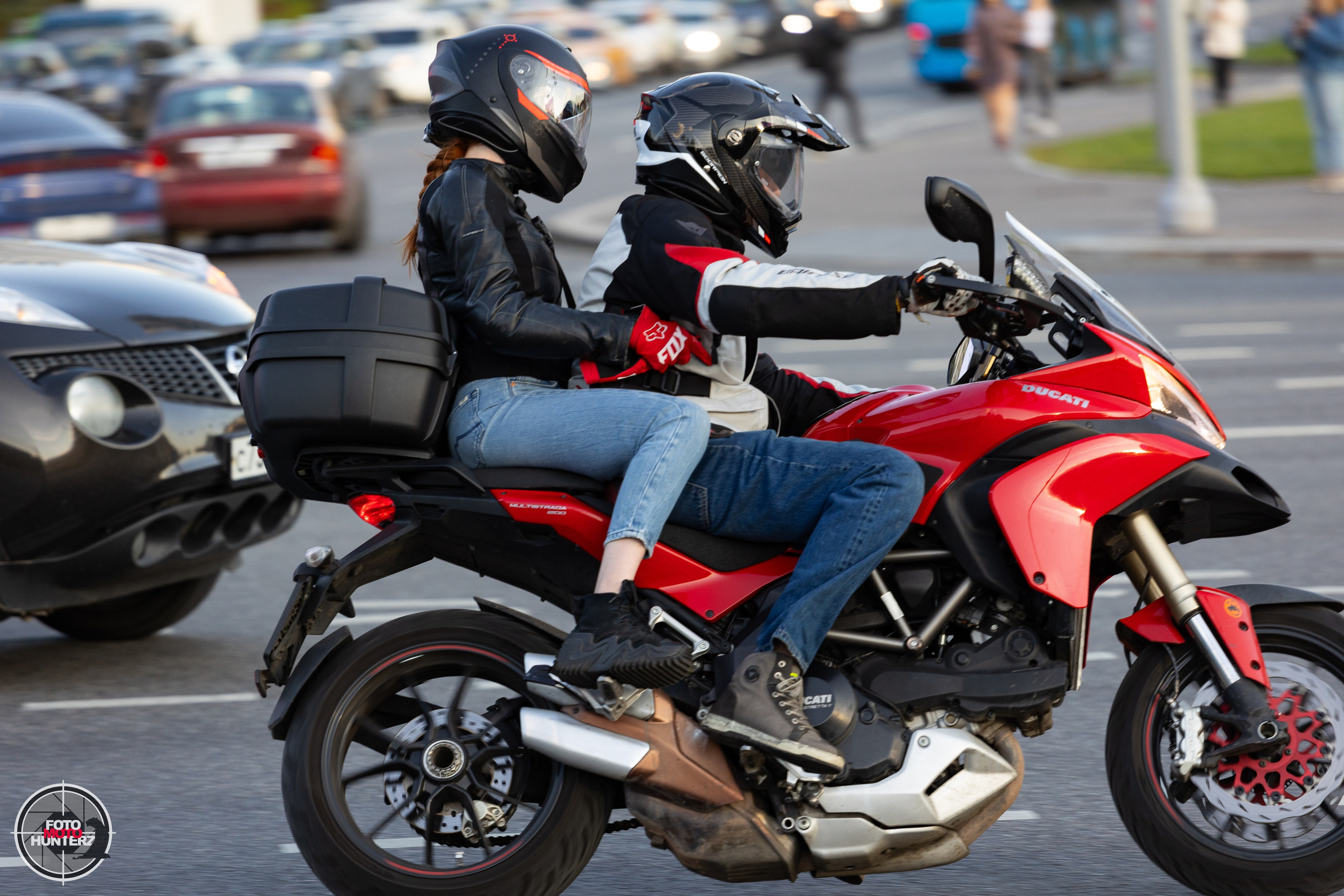 Мотоциклы на улицах города. Фотограф Ольга Гирусова «Пантерочка» Москва