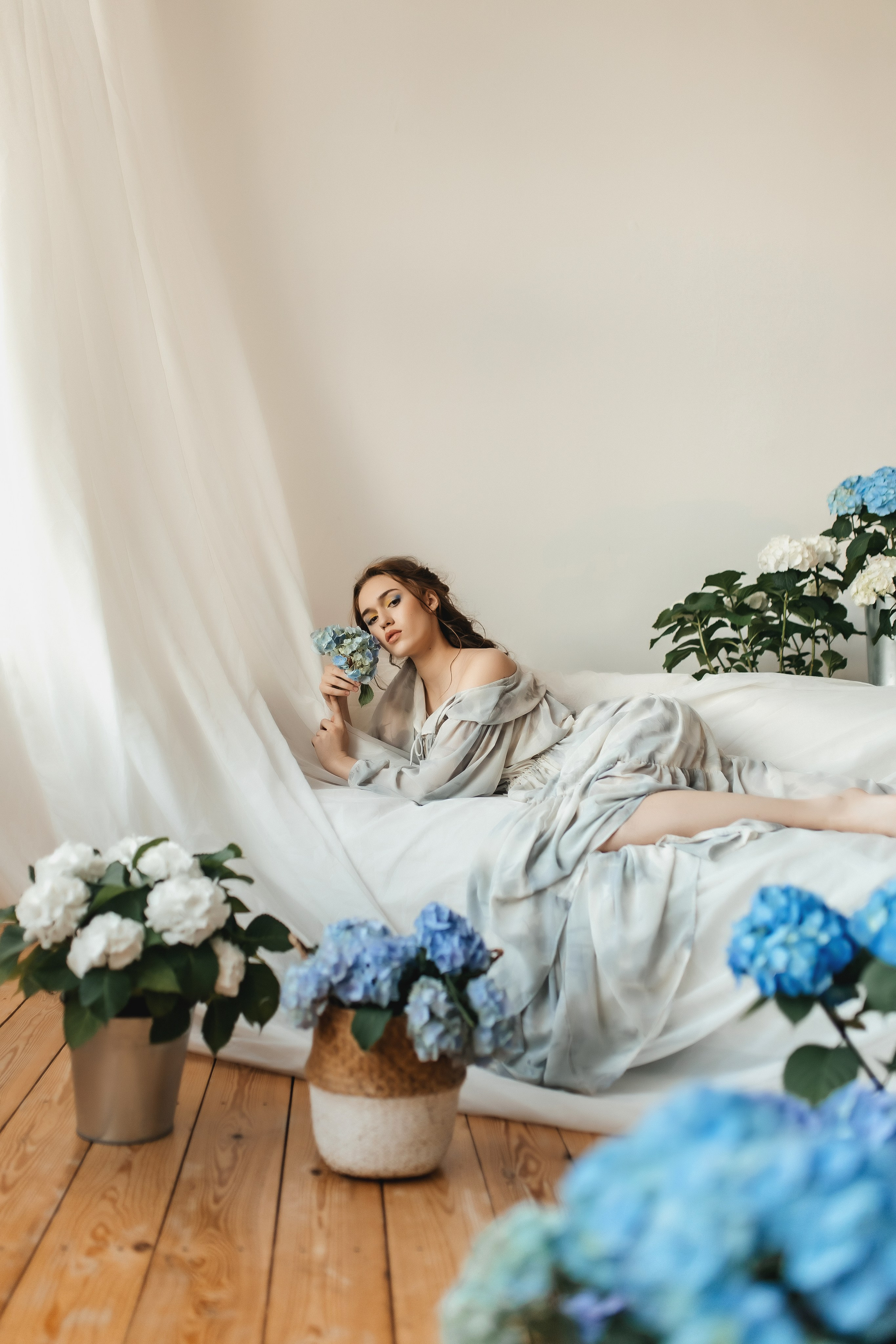 Портретная фотосессия в гортензиях