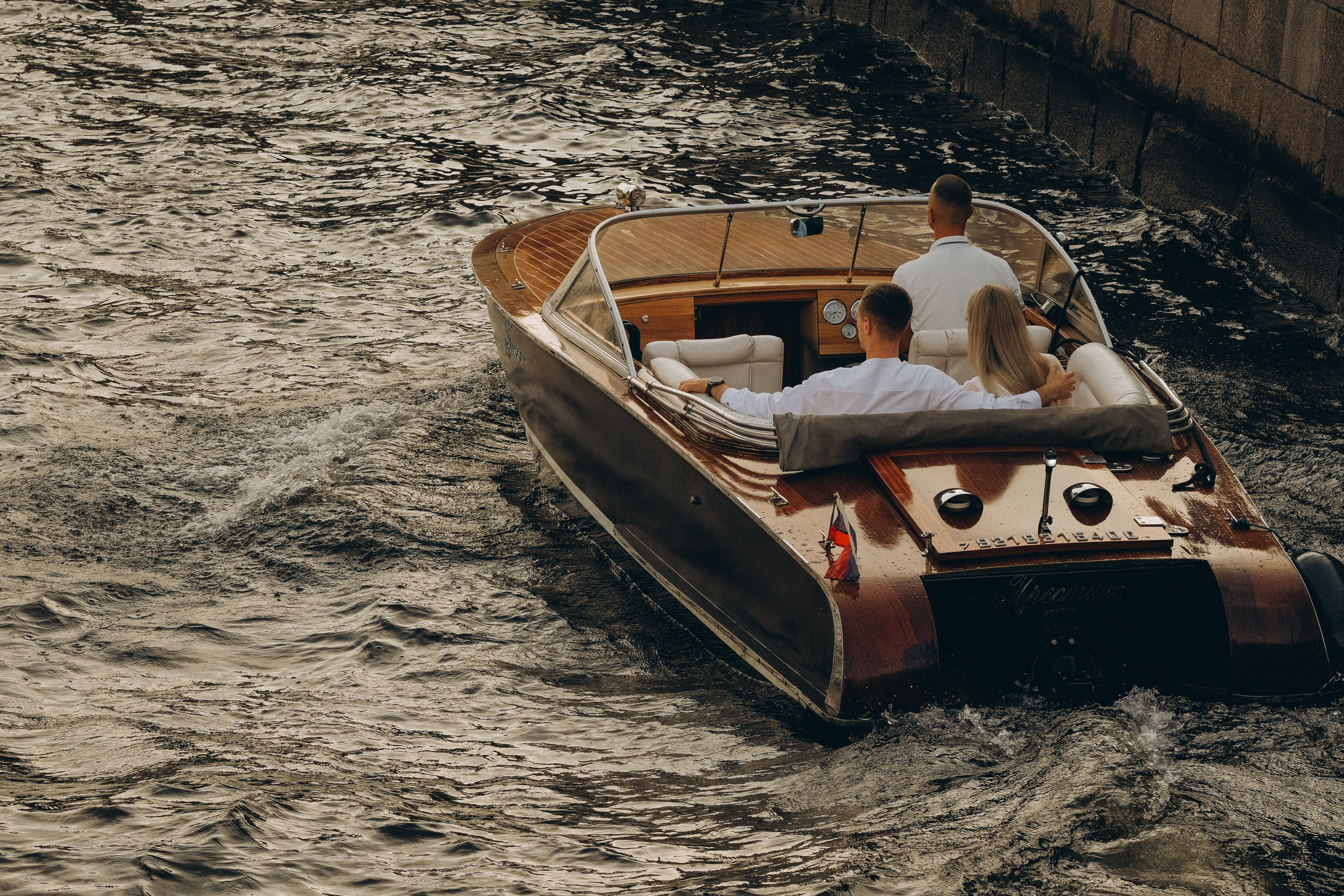 СВАДЕНБНАЯ СЬЕМКА НА КАТЕРЕ ПО КАНАЛАМ САНКТ-ПЕТЕРБУРГА И В АКВАТОРИИ НЕВЫ. Профессиональный фотограф, Санкт-Петербург — Виктория Богомолова