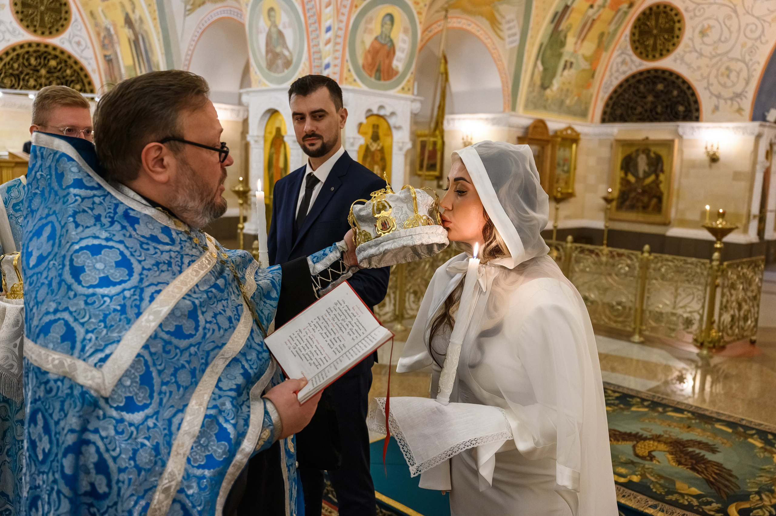 Свадьба Венчание Храм Христа Спасителя. Свадебный фотограф Москва Юрий Кульман