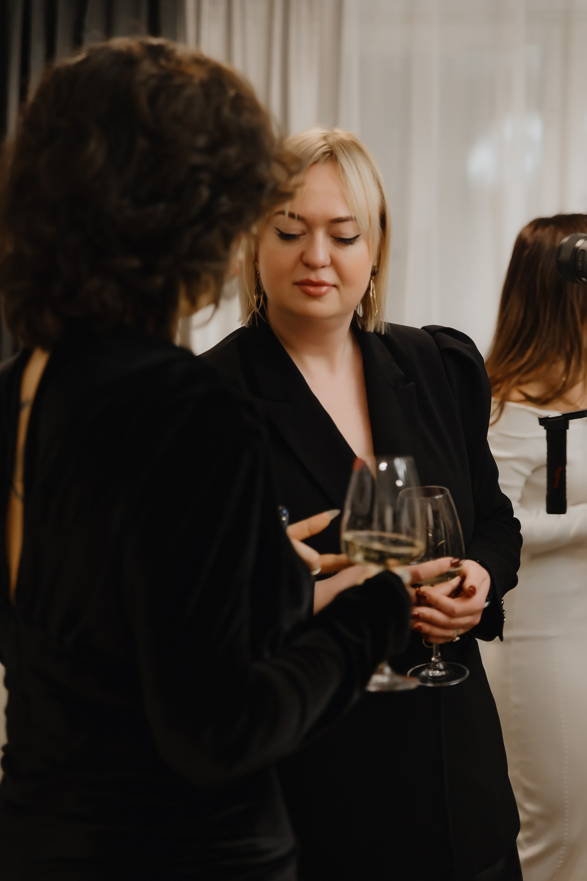 Открытие нового пространства интерьерного салона L. DECO в феврале 2025. L. Deco интерьерный салон. Краски/обои/лепной декор