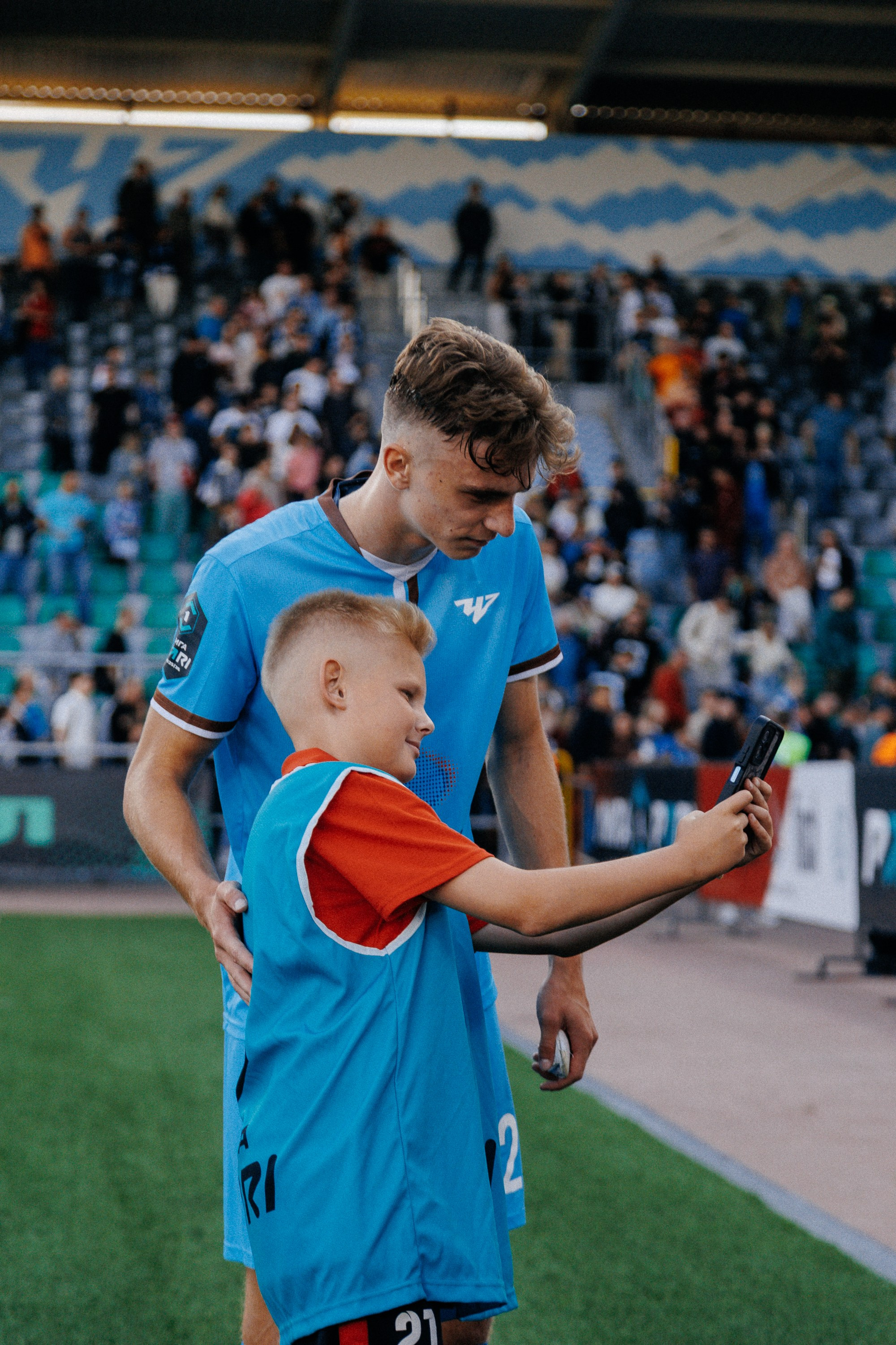 ФК ЧЕЛЯБИНСК Х ФК ВОЛГА. Репортажный фотограф Макс Брагин