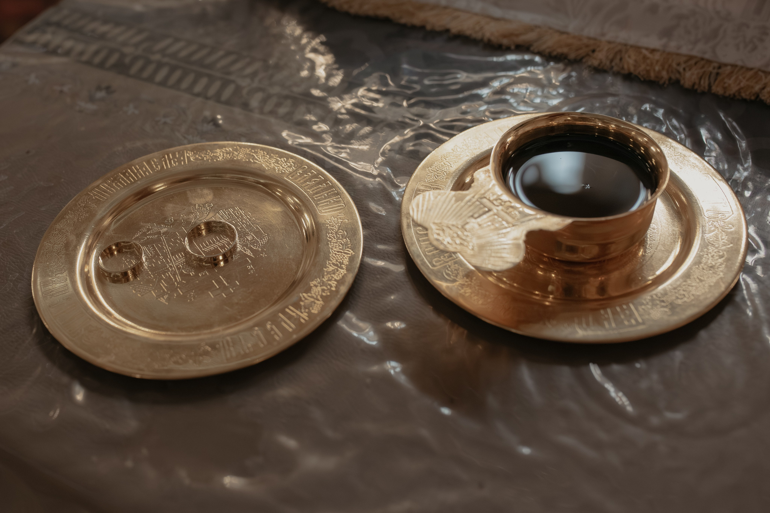 чаша с вином и кольца перед венчанием в Ташкенте