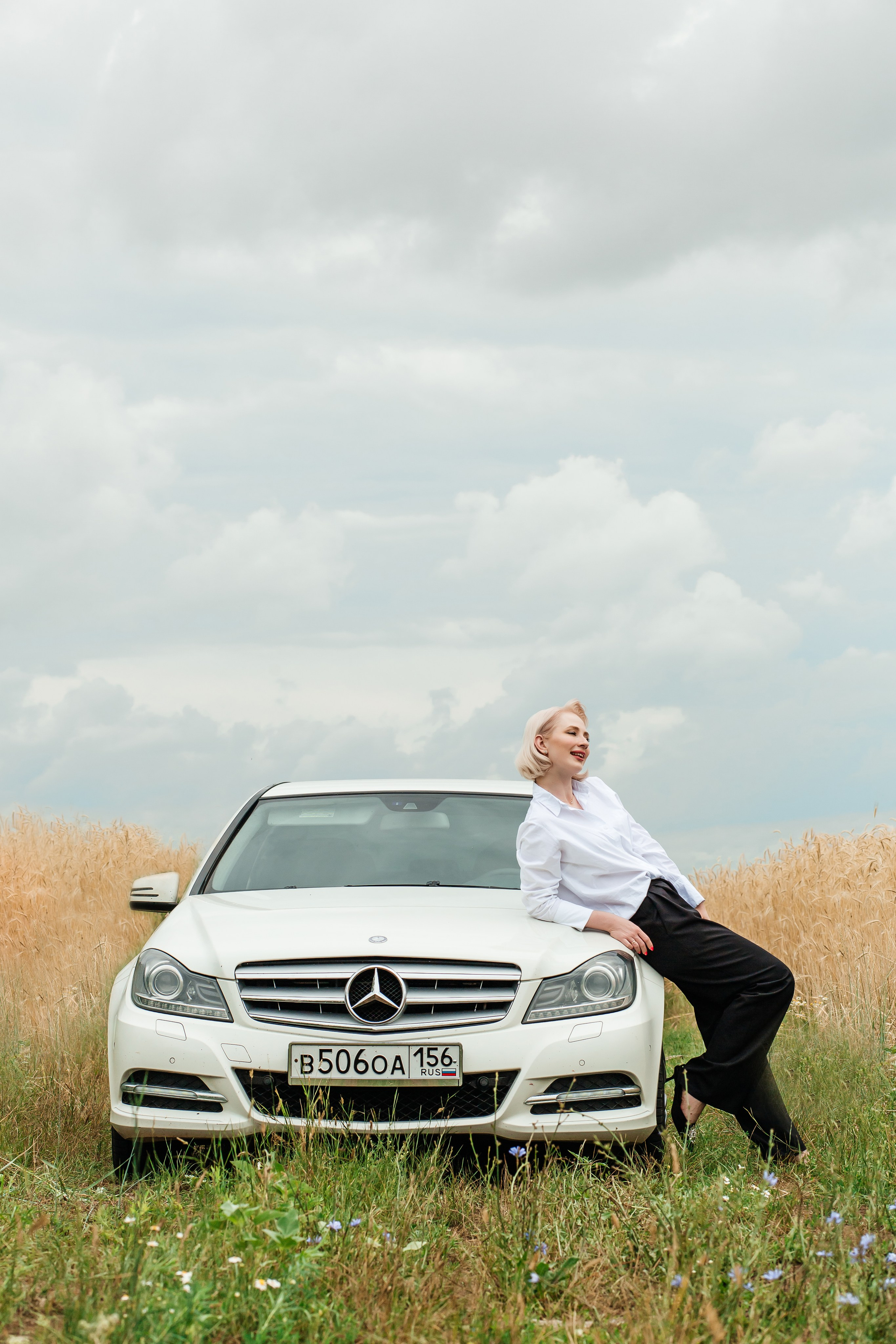 Александра фотосессия в поле. Женский фотограф в Оренбурге Ирина Заводчикова