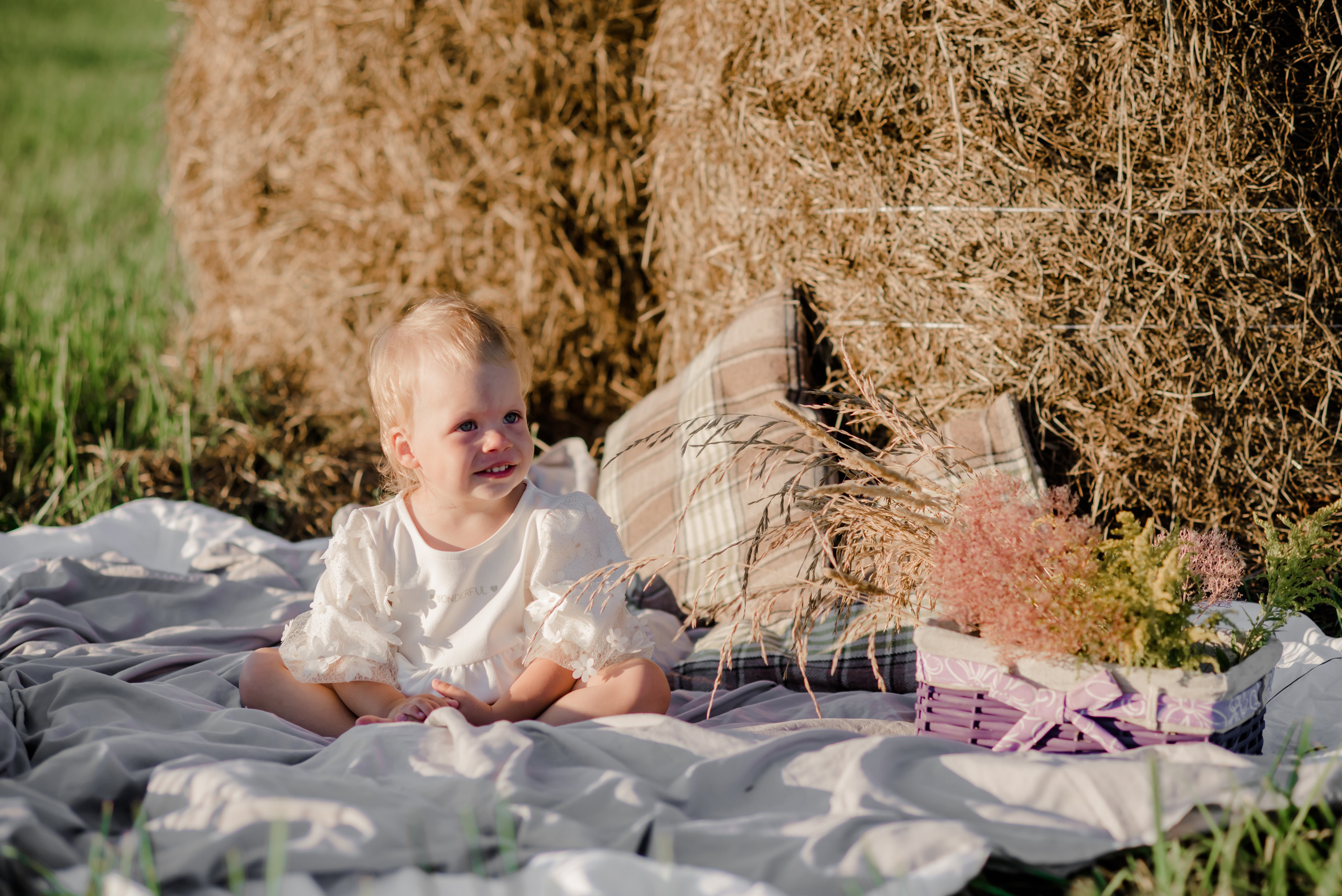 Семья в поле. Свадебный и семейный фотограф Евгения Кононова