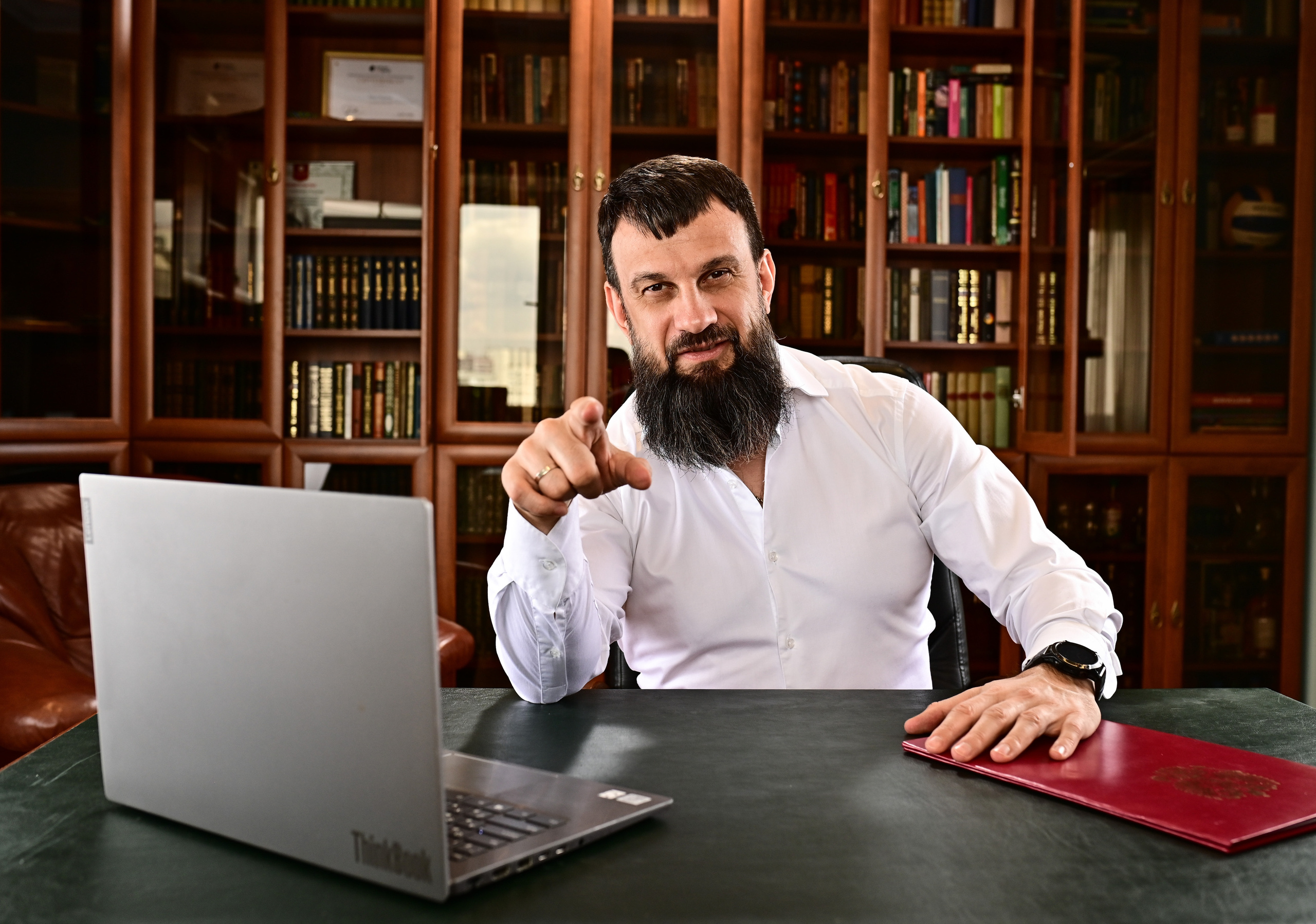 Деловое фото в кабинете