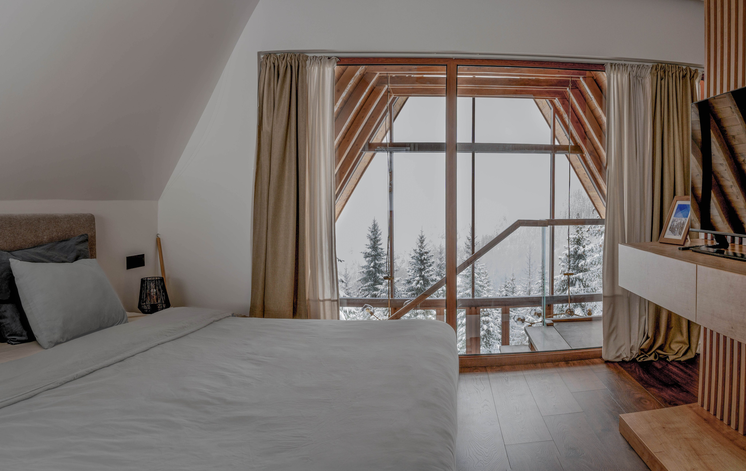 Sofia Kop. Photographer Liana Sudets Serbia Kopaonik Brzece Brus