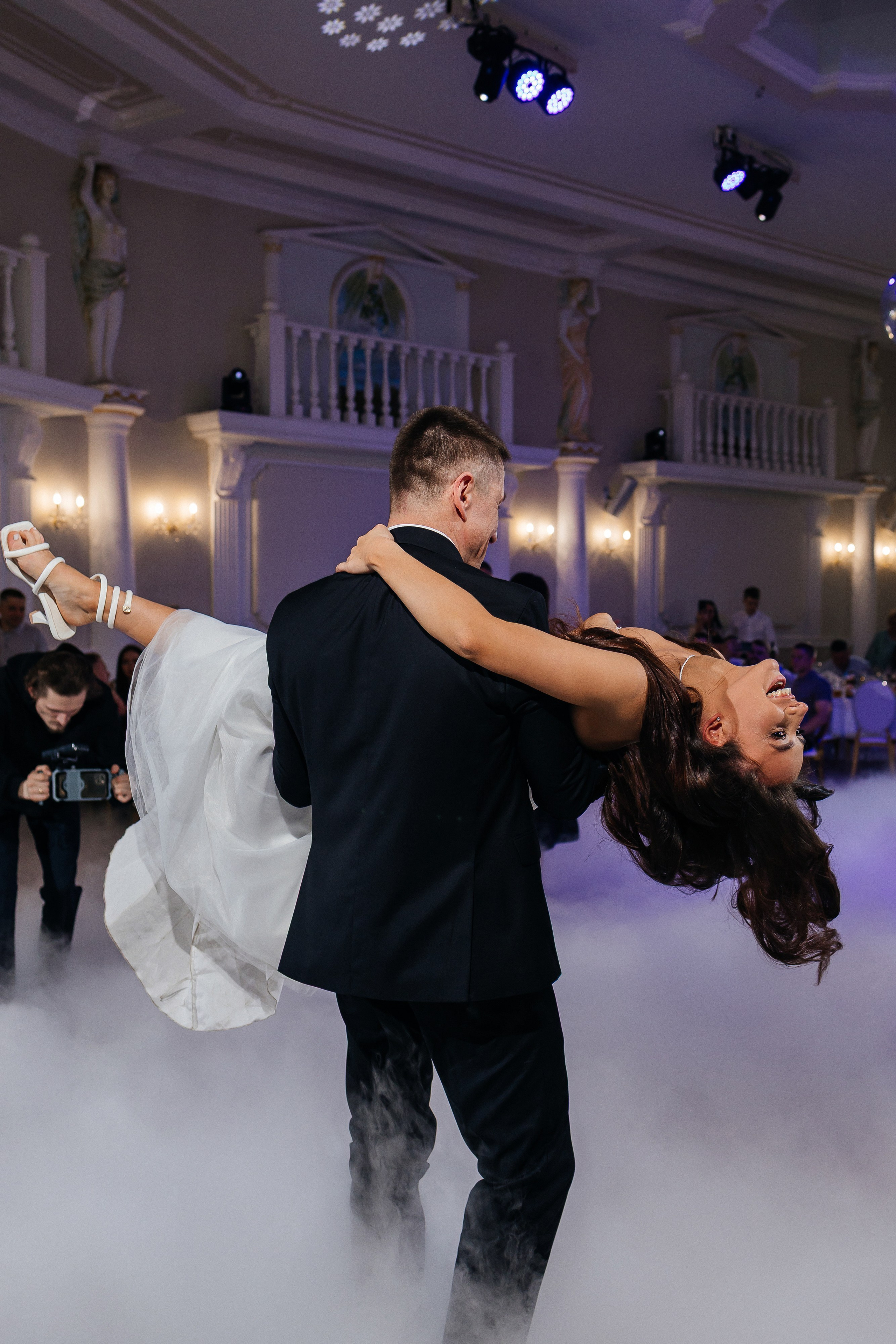 Шумная свадебная вечеринка. Олег Сверчков | Свадебный фотограф Вологда