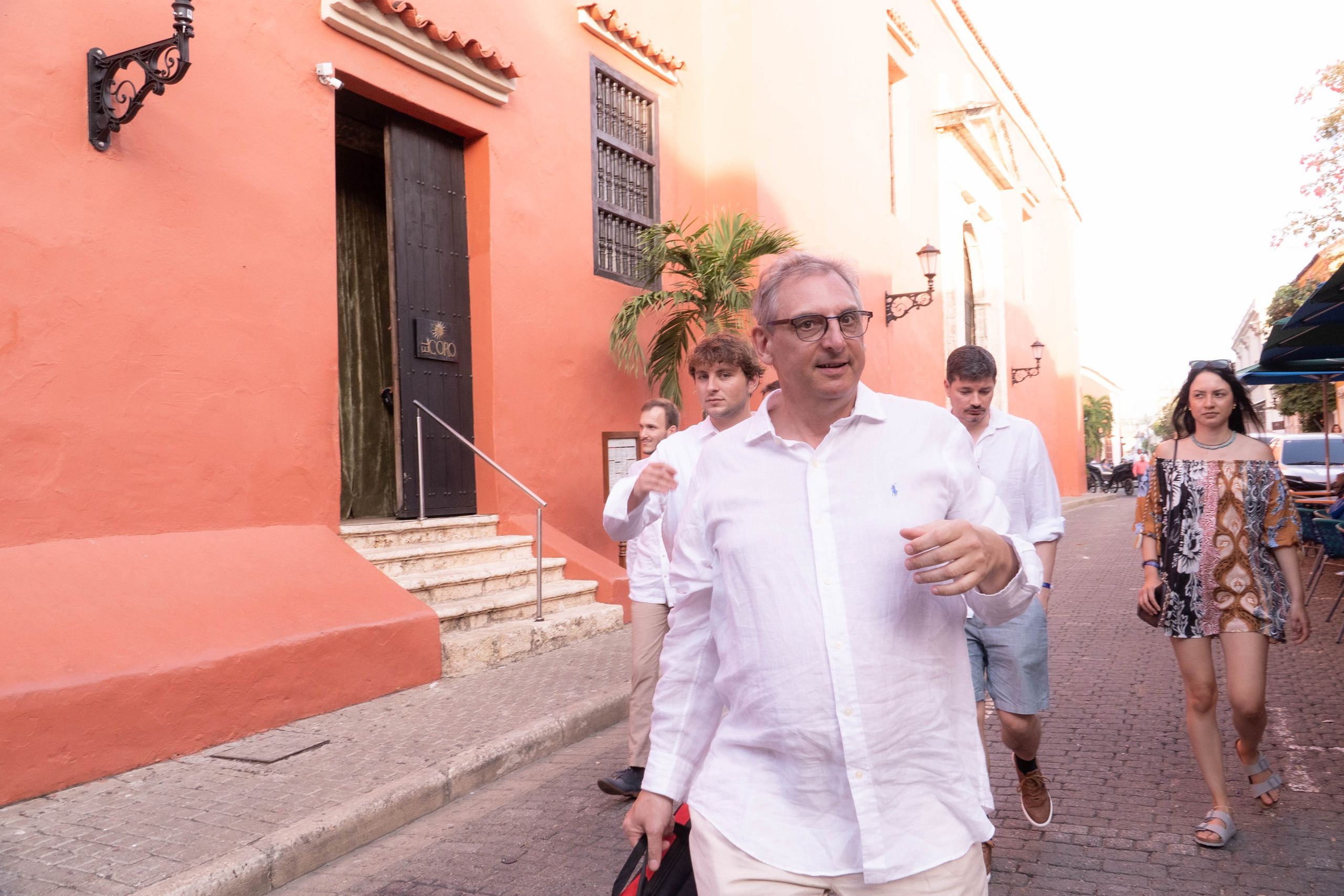 Catalina and Romain. Wedding Photographer in Barcelona and Medellin