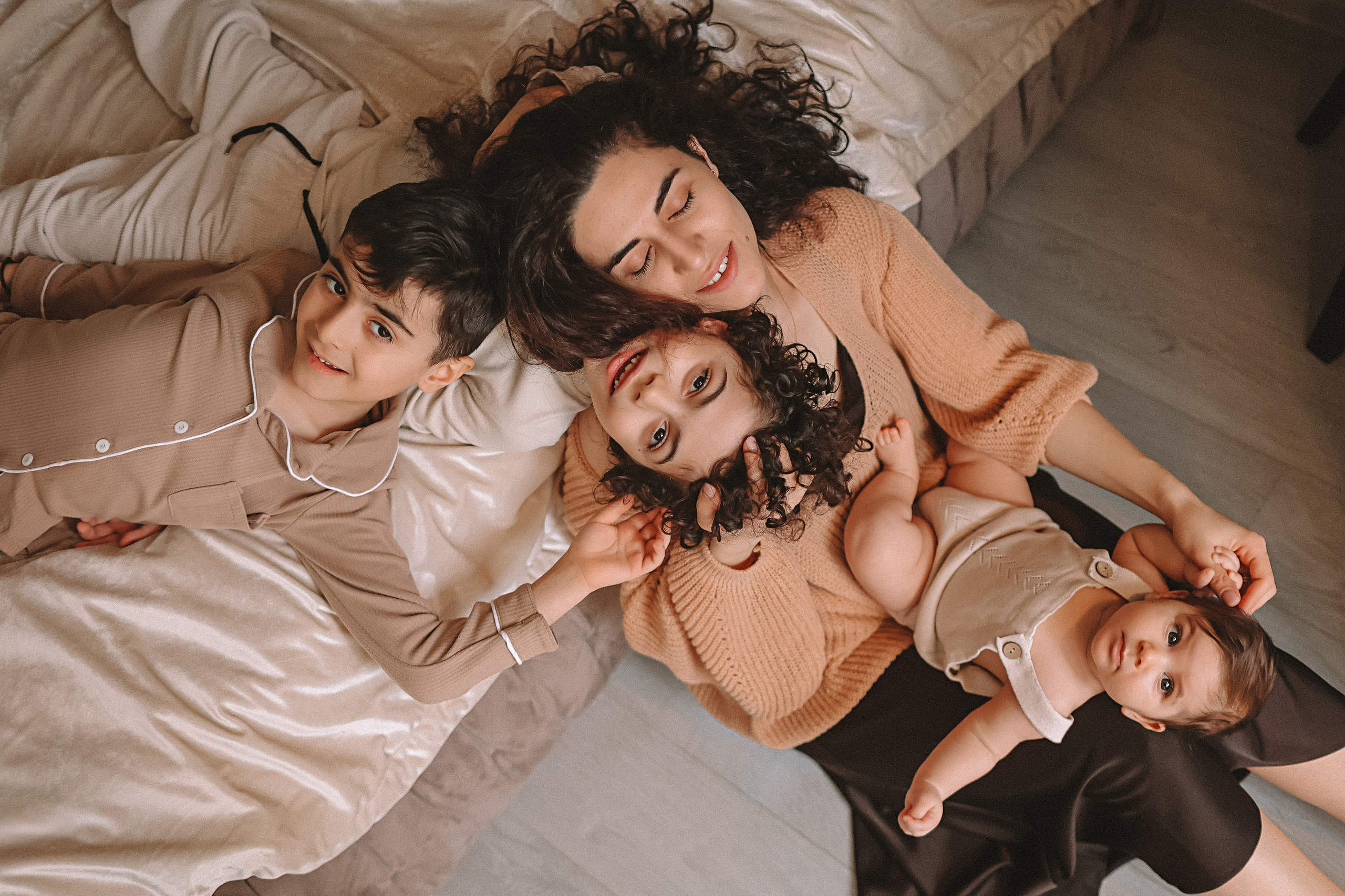 С малышкой. Семейный фотограф Тюмень, фотограф на роды Салмина Мария