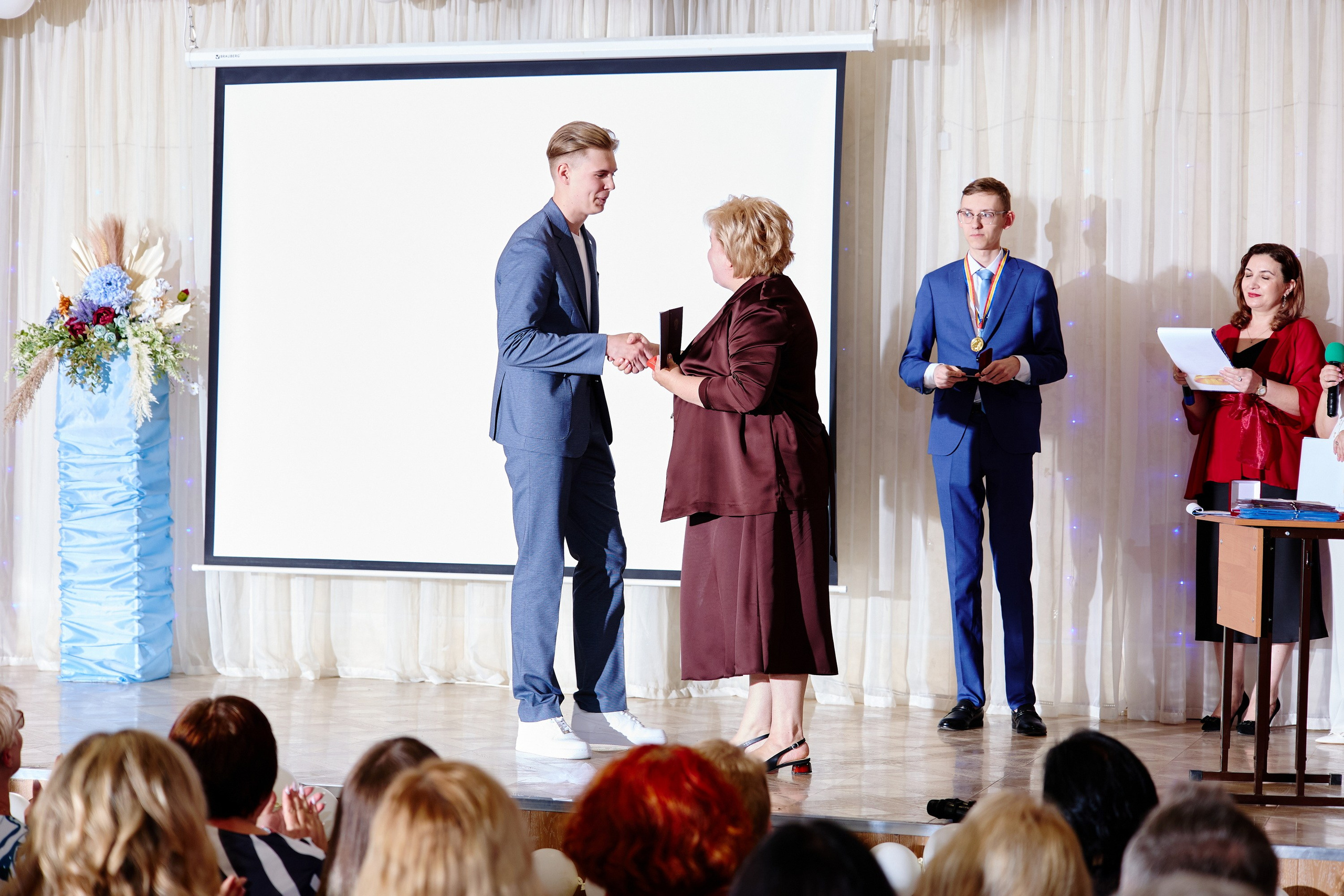 Выпускной 35 Сош. Фотограф Выпускные альбомы Таганрог Сергей Коробченко