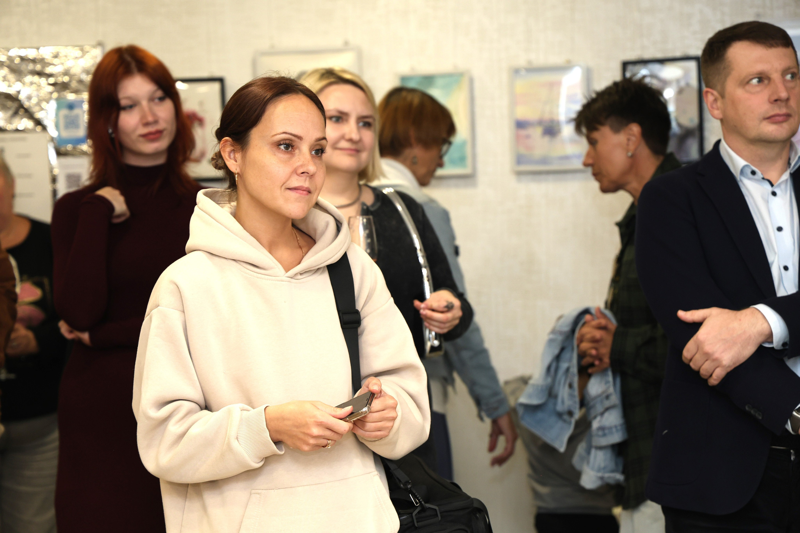 Открытие выставки в АРТ-пространстве Ники Сухаревой «Чёрное море». Фотограф в Геленджике Нина Небесная