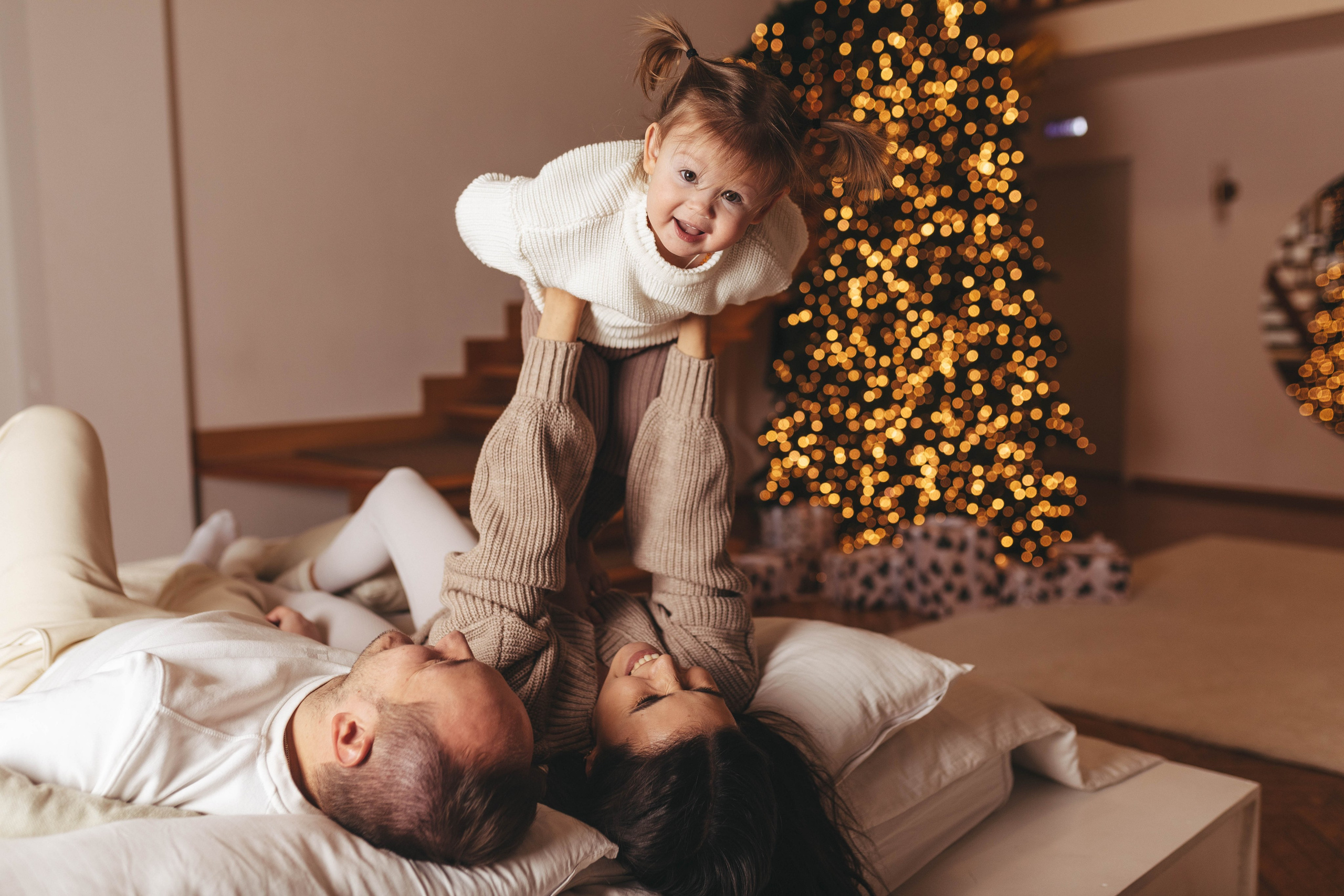 Аврора, Ира, Женя. Главная