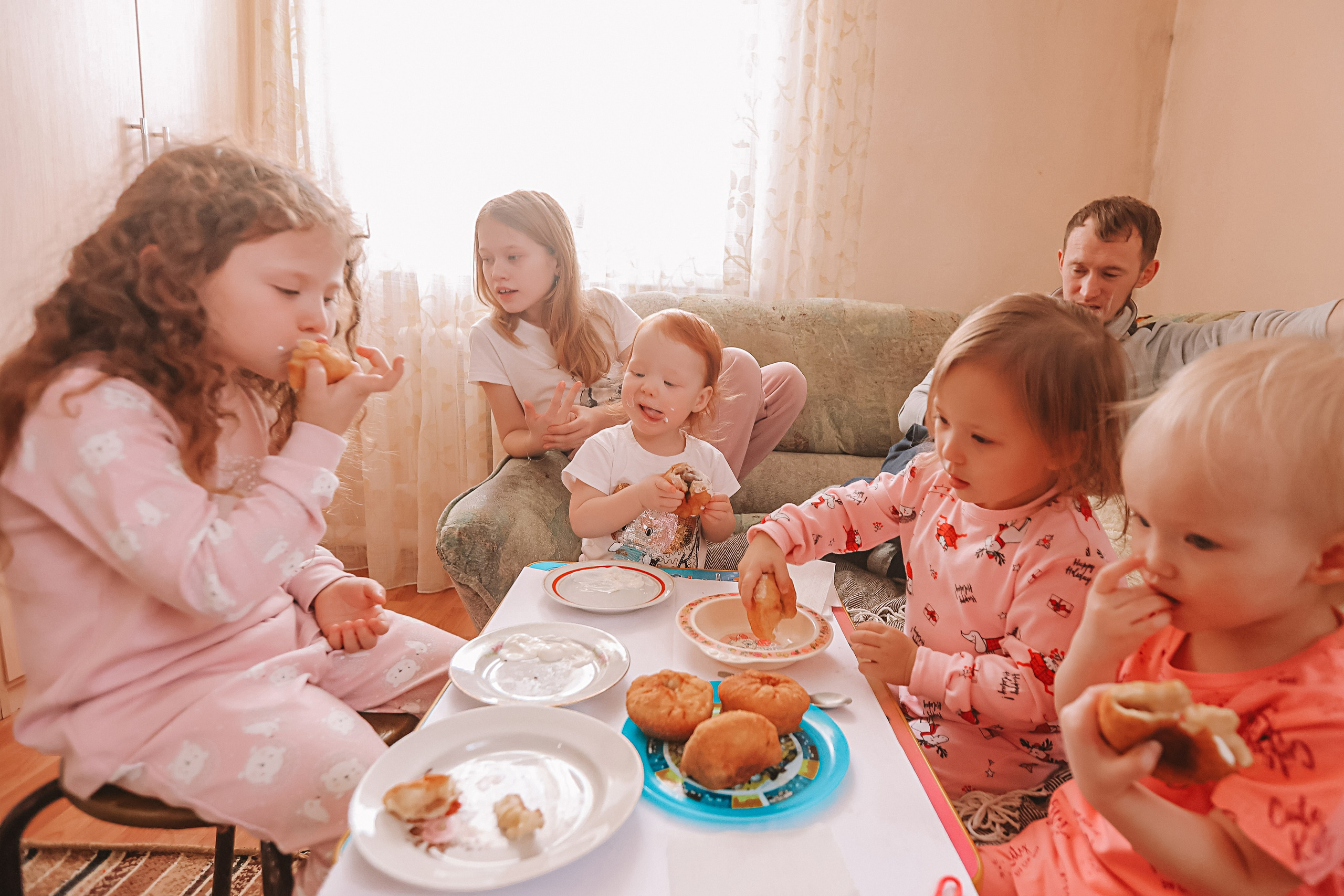 Большая семья репортаж. Семейный фотограф Тюмень, фотограф на роды Салмина Мария