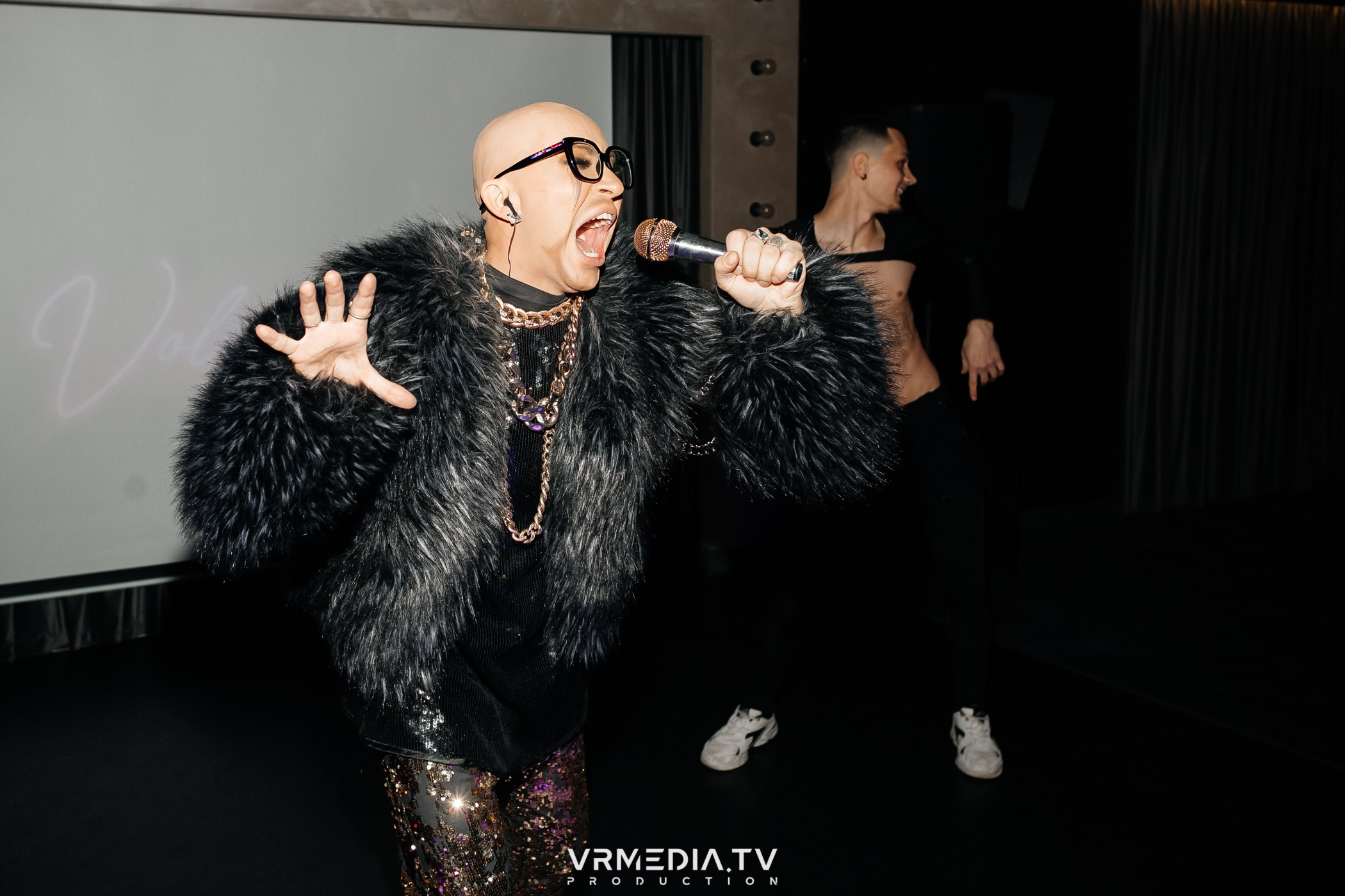 ЗИМА ХОЛОДА в караоке-баре «Volna»