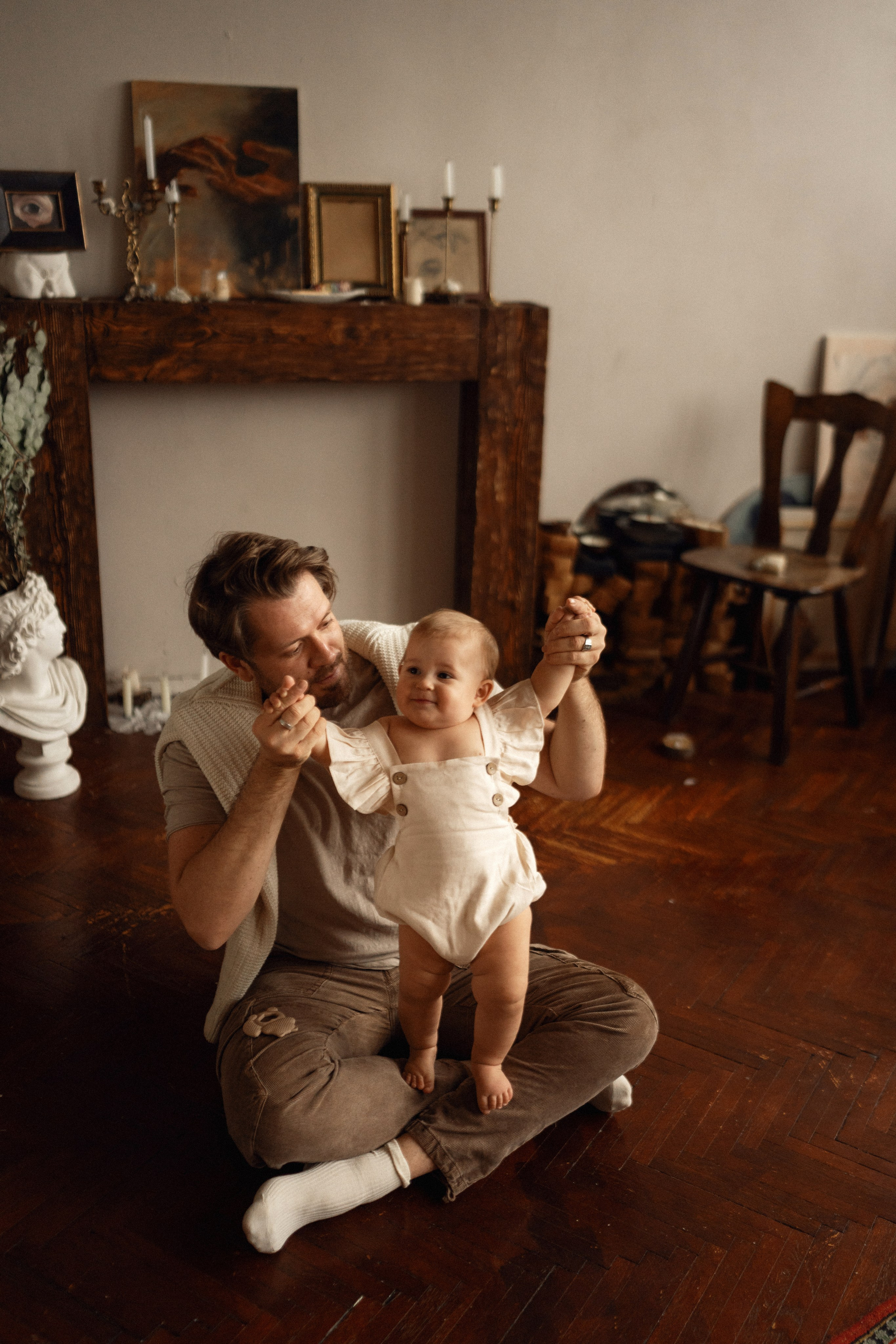 В мастерской художника. Семейный фотограф Москва. Фотограф беременности и материнства Москва