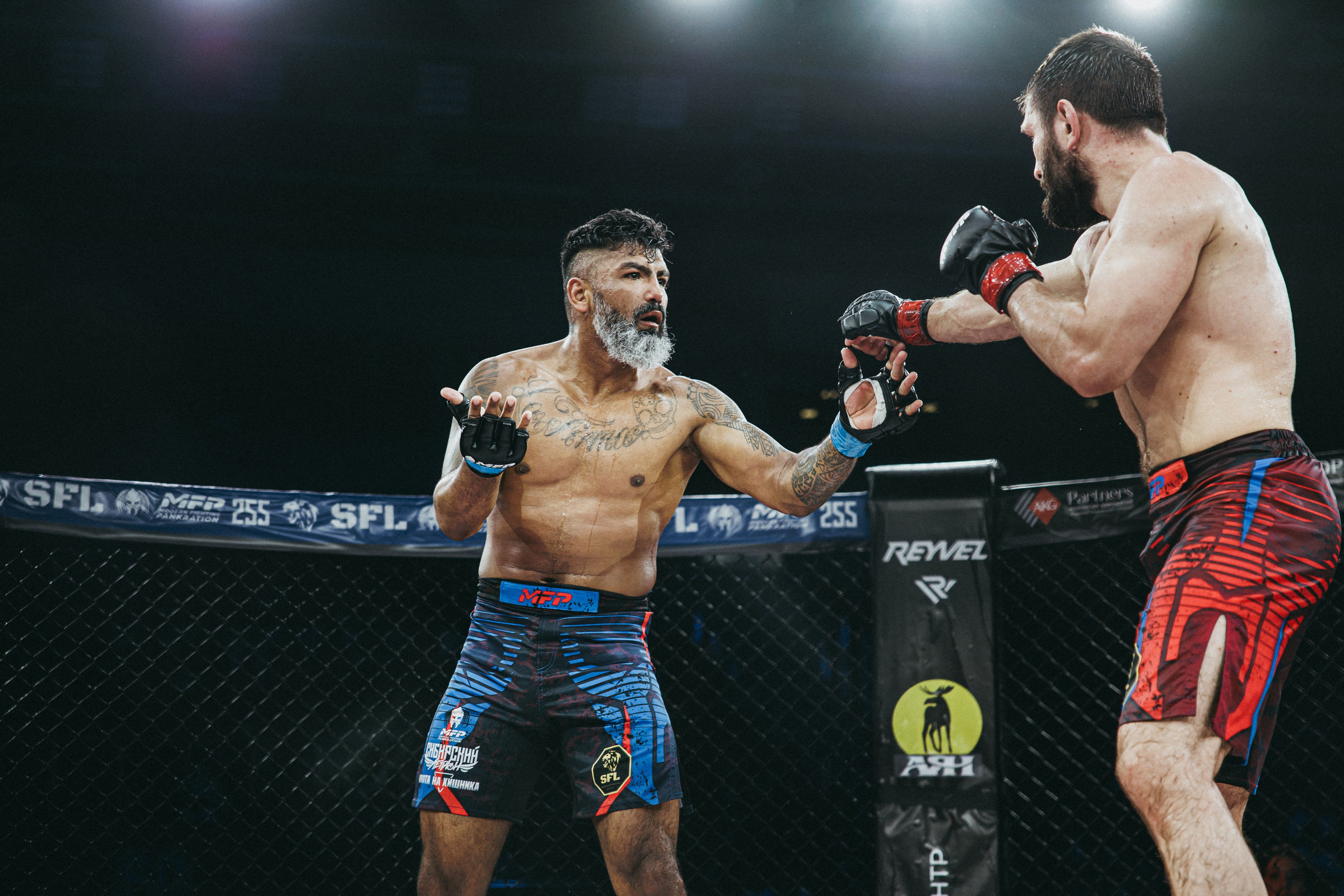 MFP255 ДУГЛАС РИБЕЙРО VS МАКСИМ БУТОРИН. Фотограф Иркутск Антипин Сергей