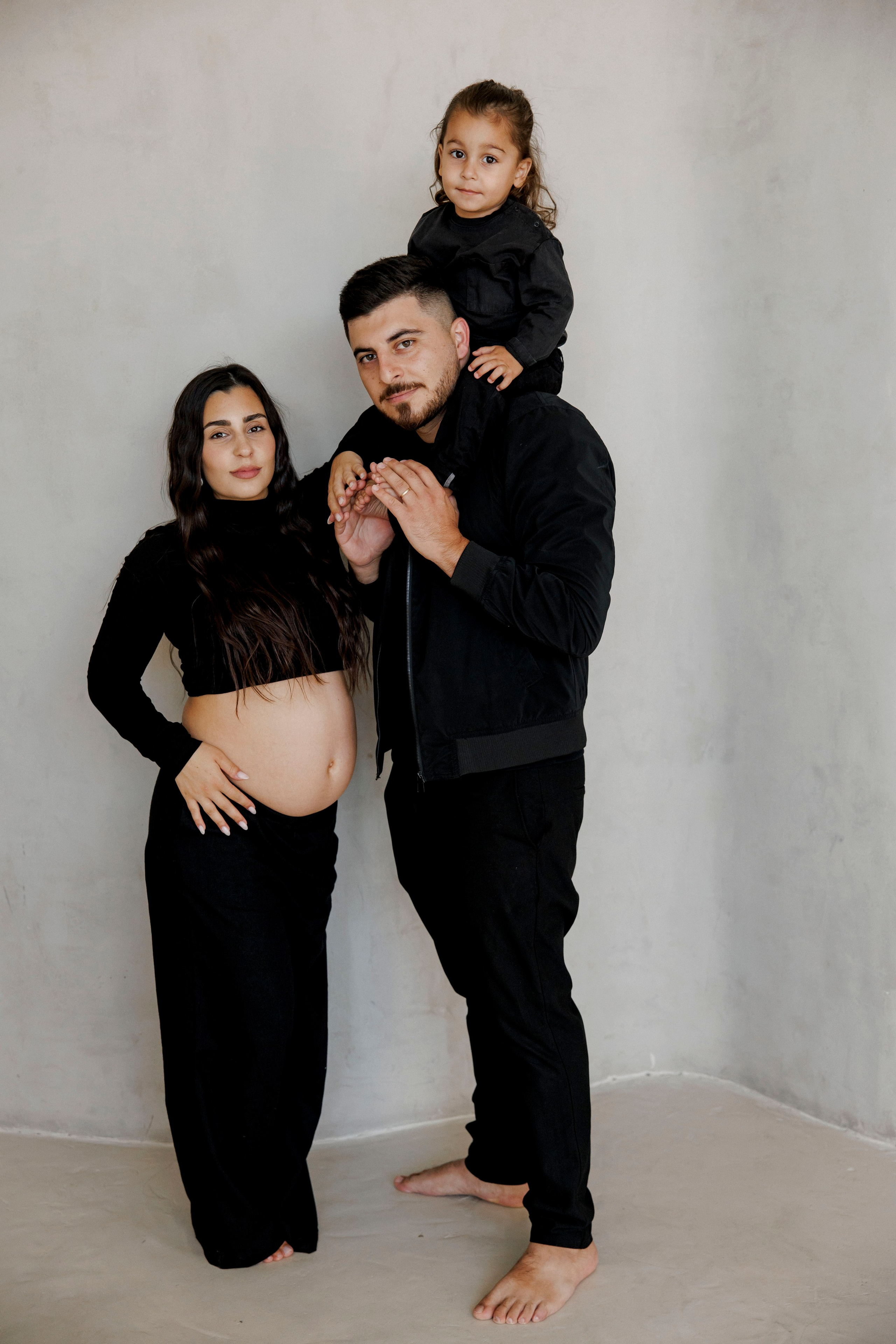 Pregnancy photoshoot inside the Grey Studio. Главная