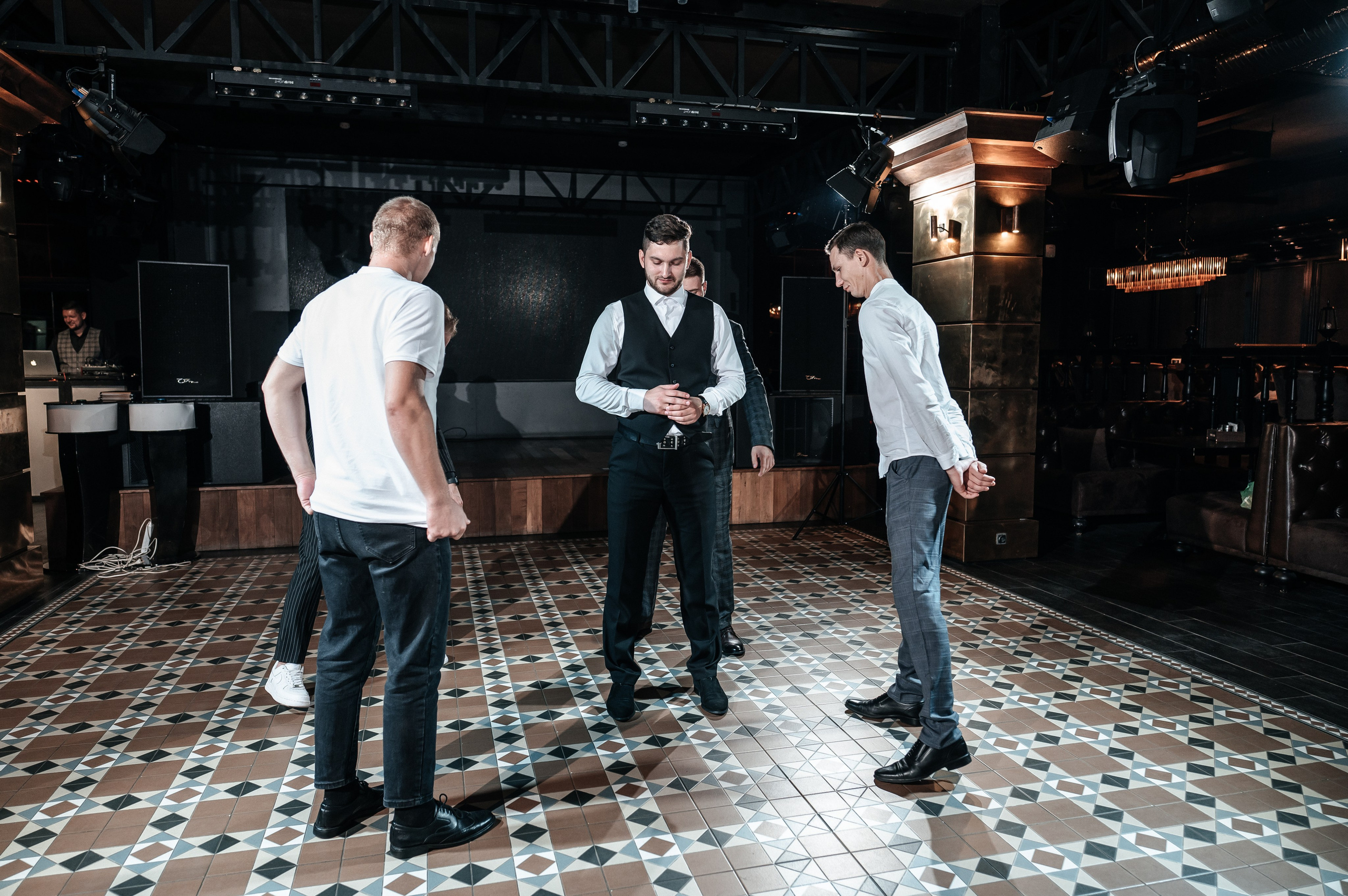 Даниил и Валерия. Черная утка. Полный день. Фотограф Екатерина Бочарникова