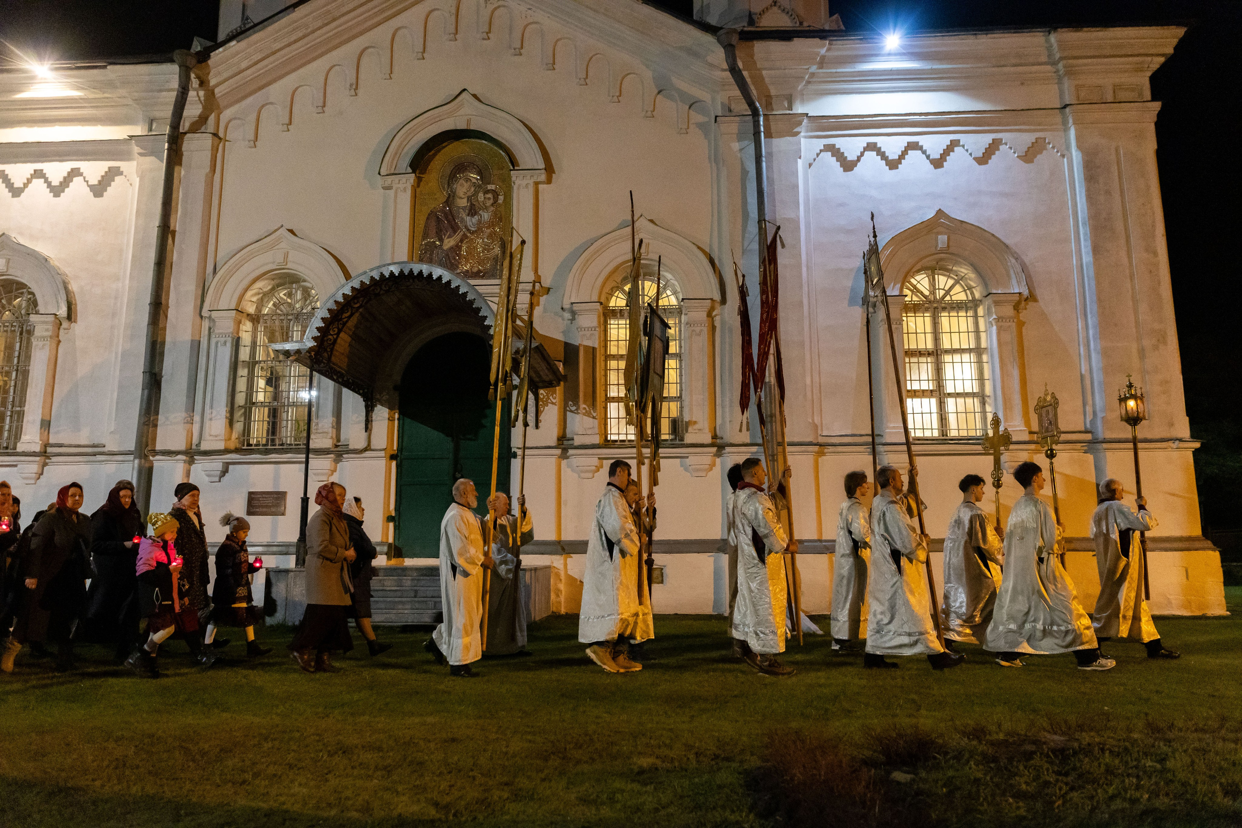 Пасха Воскресенский храм с Ашитково. Семейный и детский фотограф Анна Петракова