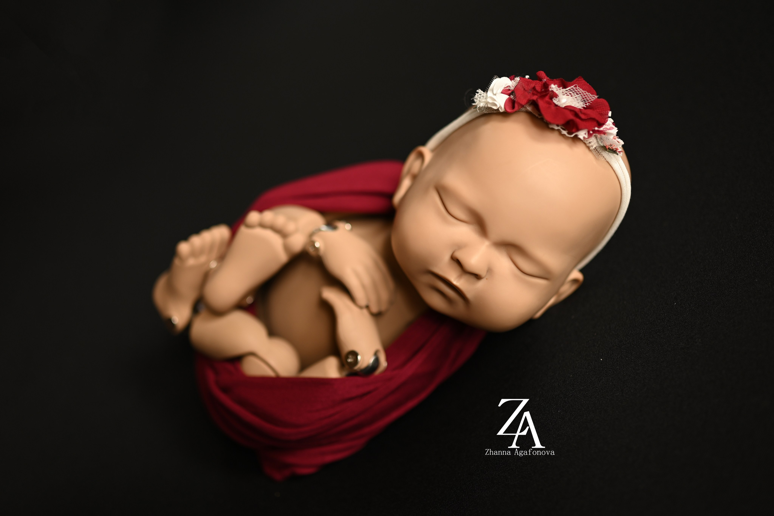 Образы на черном фоне. Newborn42.ru Фотограф новорожденных  г. Кемерово Агафонова Жанна