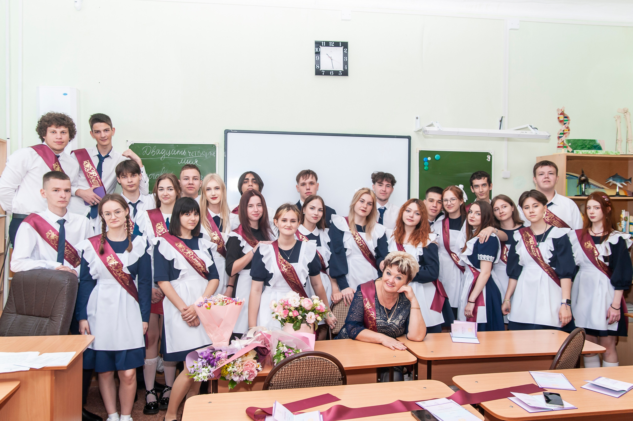 Последний Звонок МАОУ СОШ № 17 им. Эдуарда Есаяна — Архипо-Осиповка. Свадебный и семейный фотограф Денис Лукьянов в Краснодаре, Краснодарском крае и Республике Крым