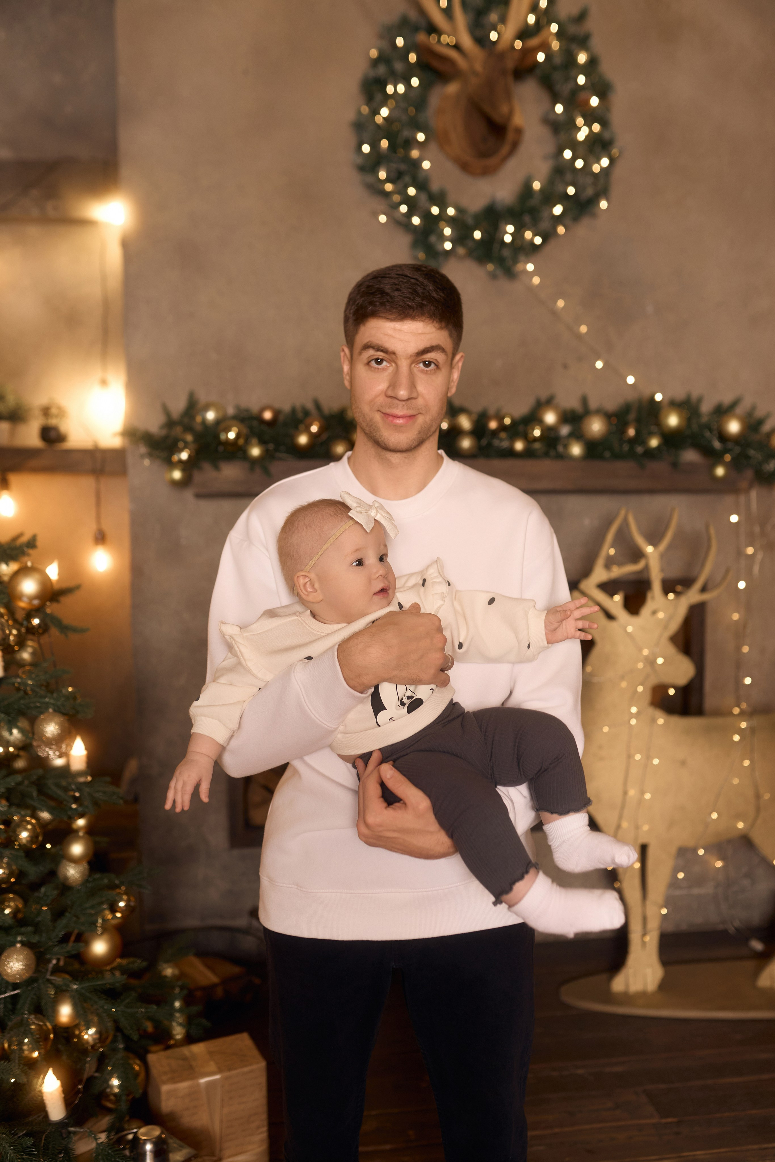 Семейная новогодняя фотосессия в студии. Сестры Карабаза. Фотографы и ретушеры в Москве и Санкт-Петербурге