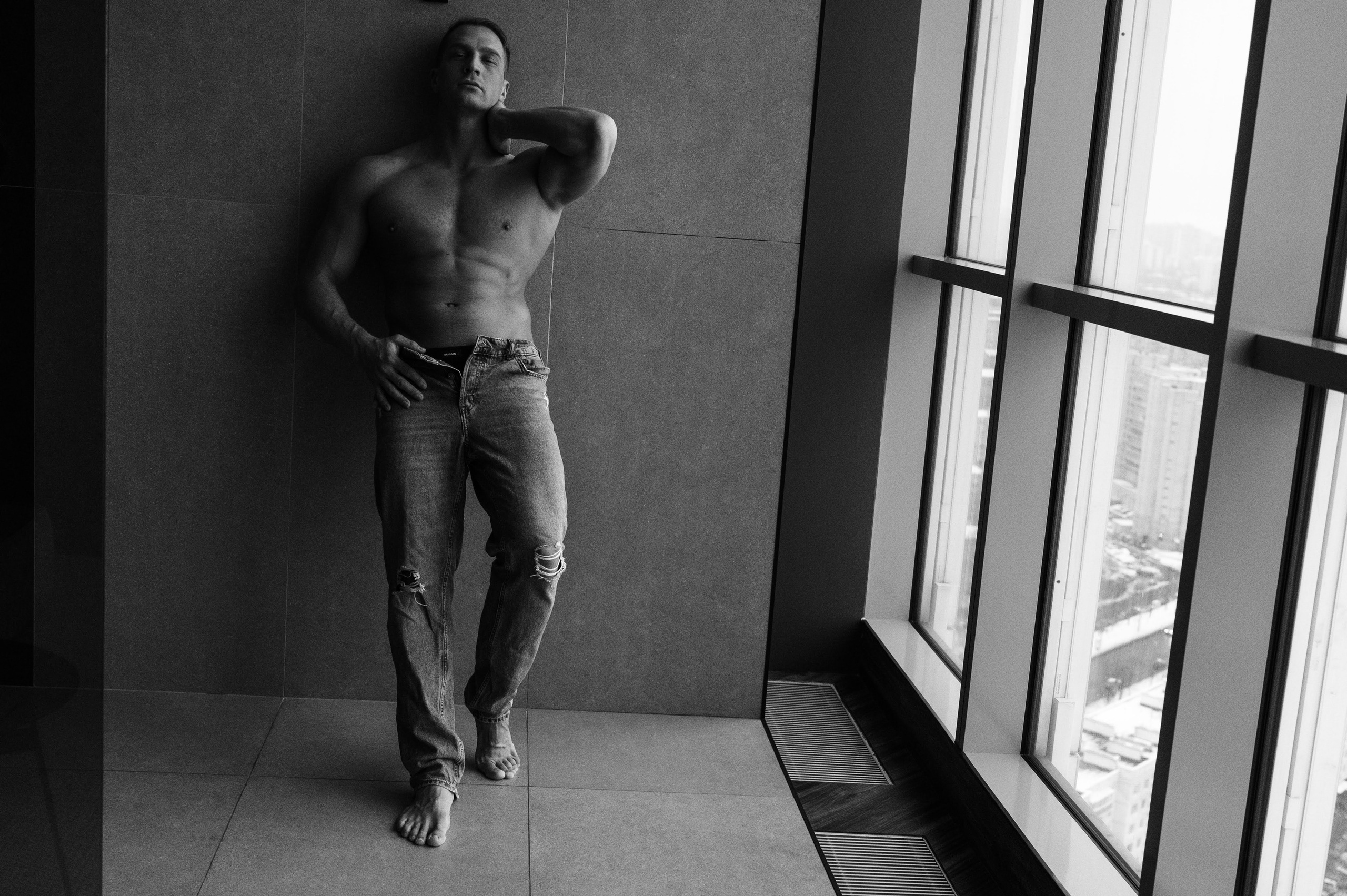 Андрей. Профессиональный фотограф беременности в СПБ. Стильные фотосессии беременности в стиле минимализм и классическая фотография