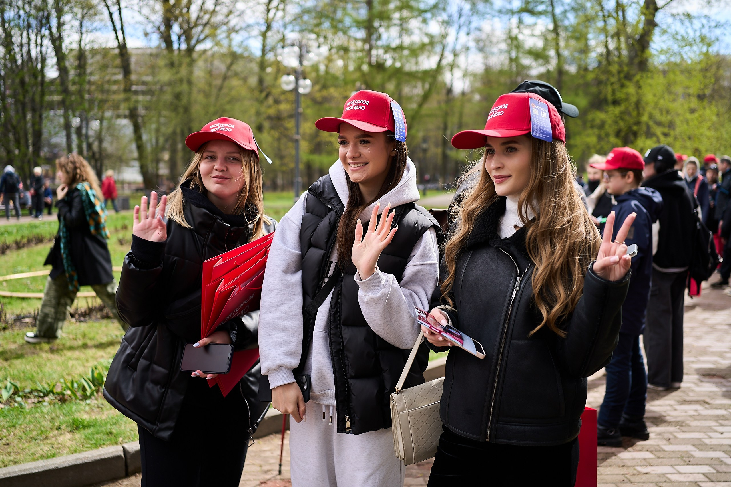 Субботник у Управления делами Мэра и Правительства Москвы. Фотограф и Видеограф в Москве. Олег Корушев