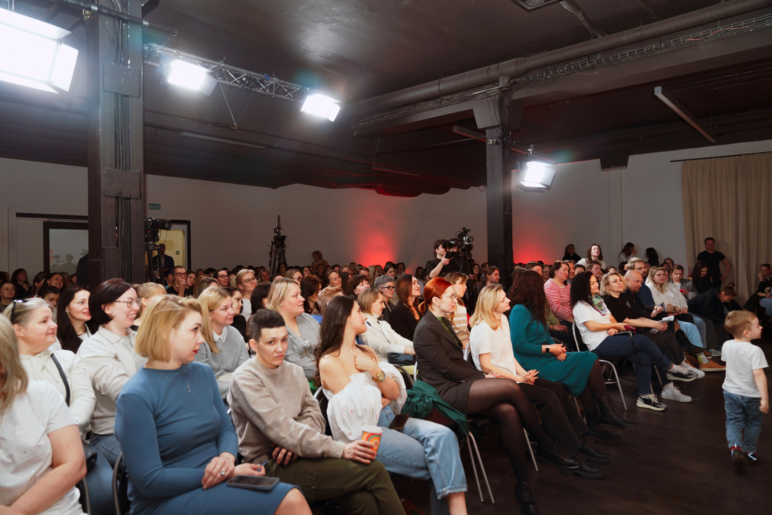 Спикер TEDX / Автор трансформационной игры (Путь Героя). Свадебный фотограф в Москве Кристина Чехова