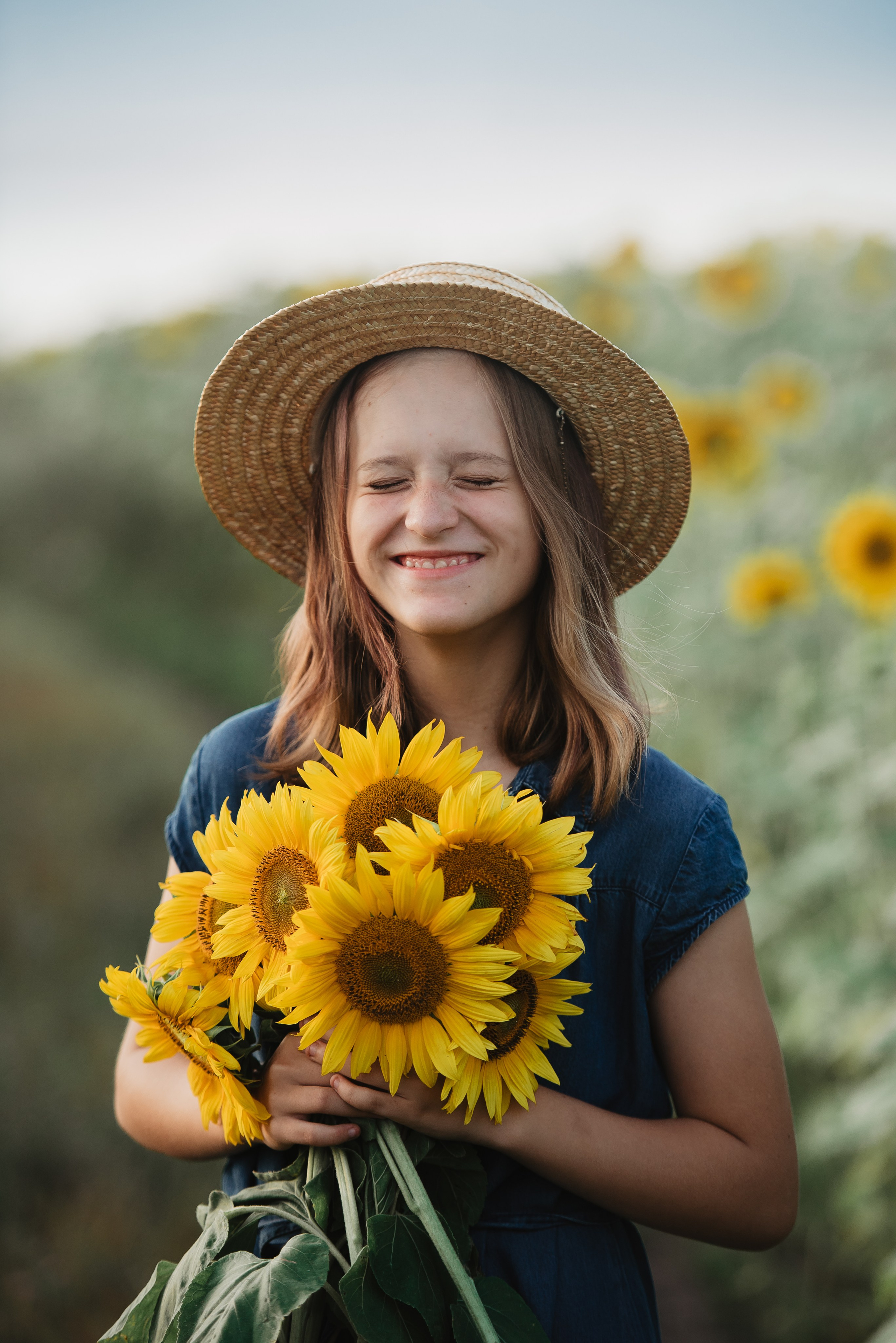 Прогулка в подсолнухах. Семейный Фотограф в Москве Ирина Хохлова