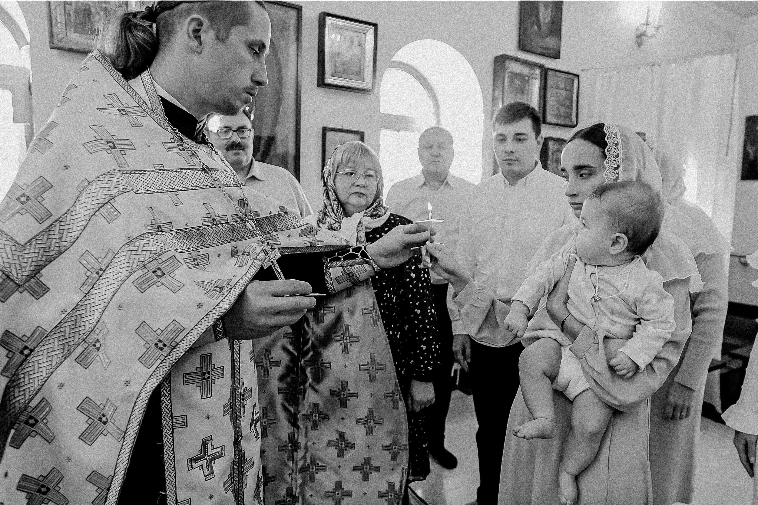 Крещение круглая церковь. Семейный фотограф Тюмень, фотограф на роды Салмина Мария