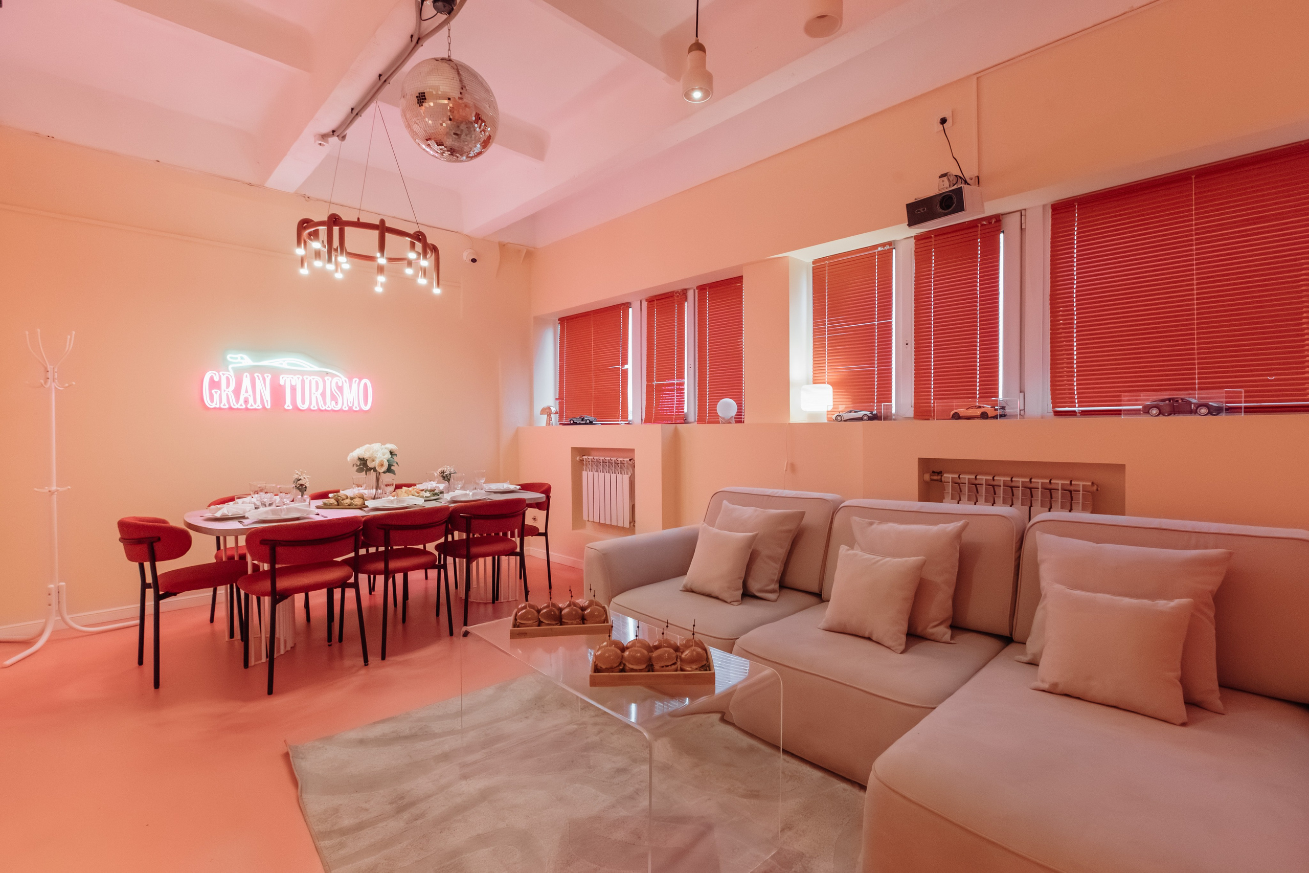 Гран Туризмо. Аренда лофта в СПб для мероприятий