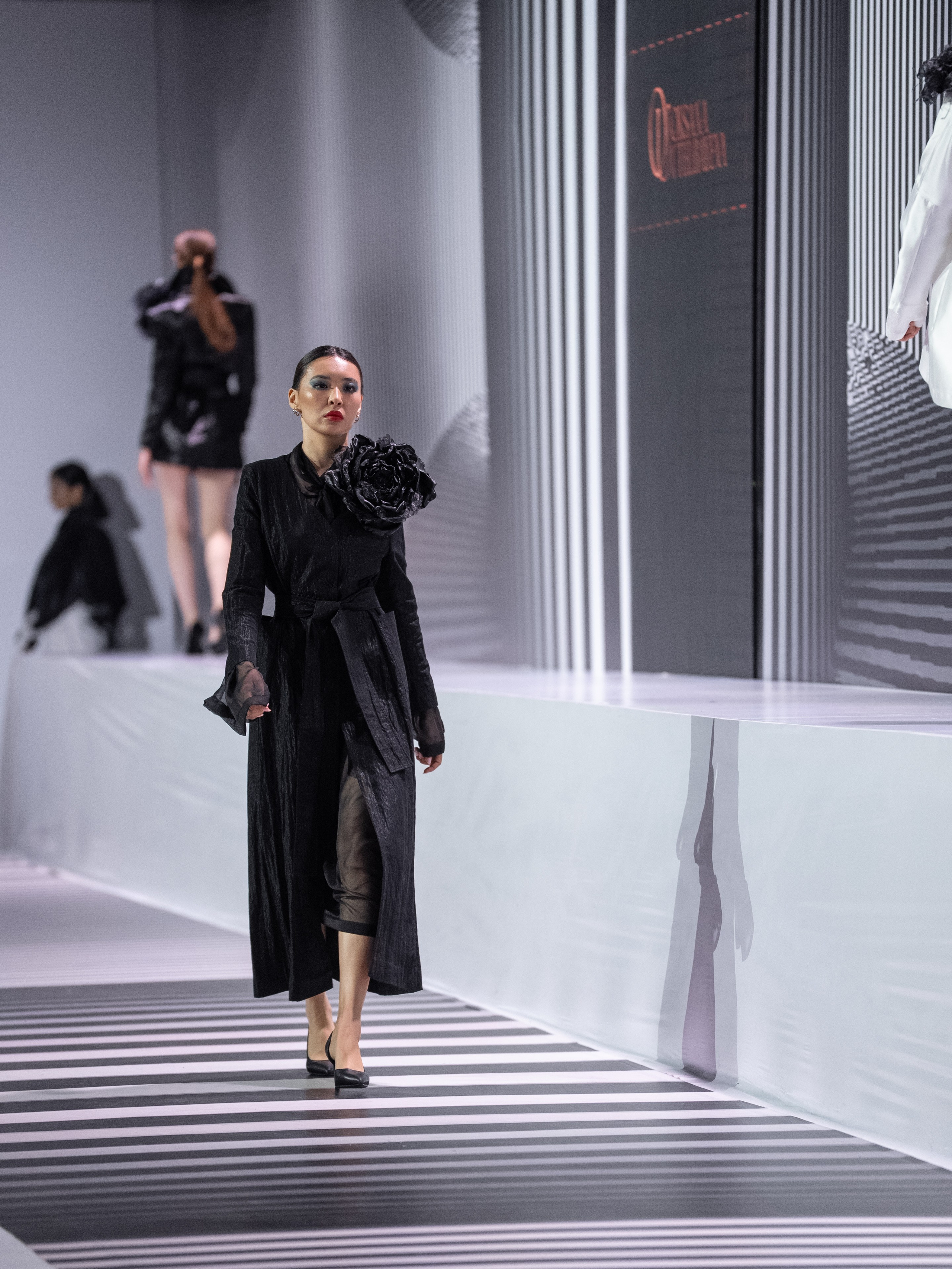 OKSANA UTELBAEVA. Сайт Алматинского НЮ АРТ, будуар и фэшн фотографа Дениса Карпенко