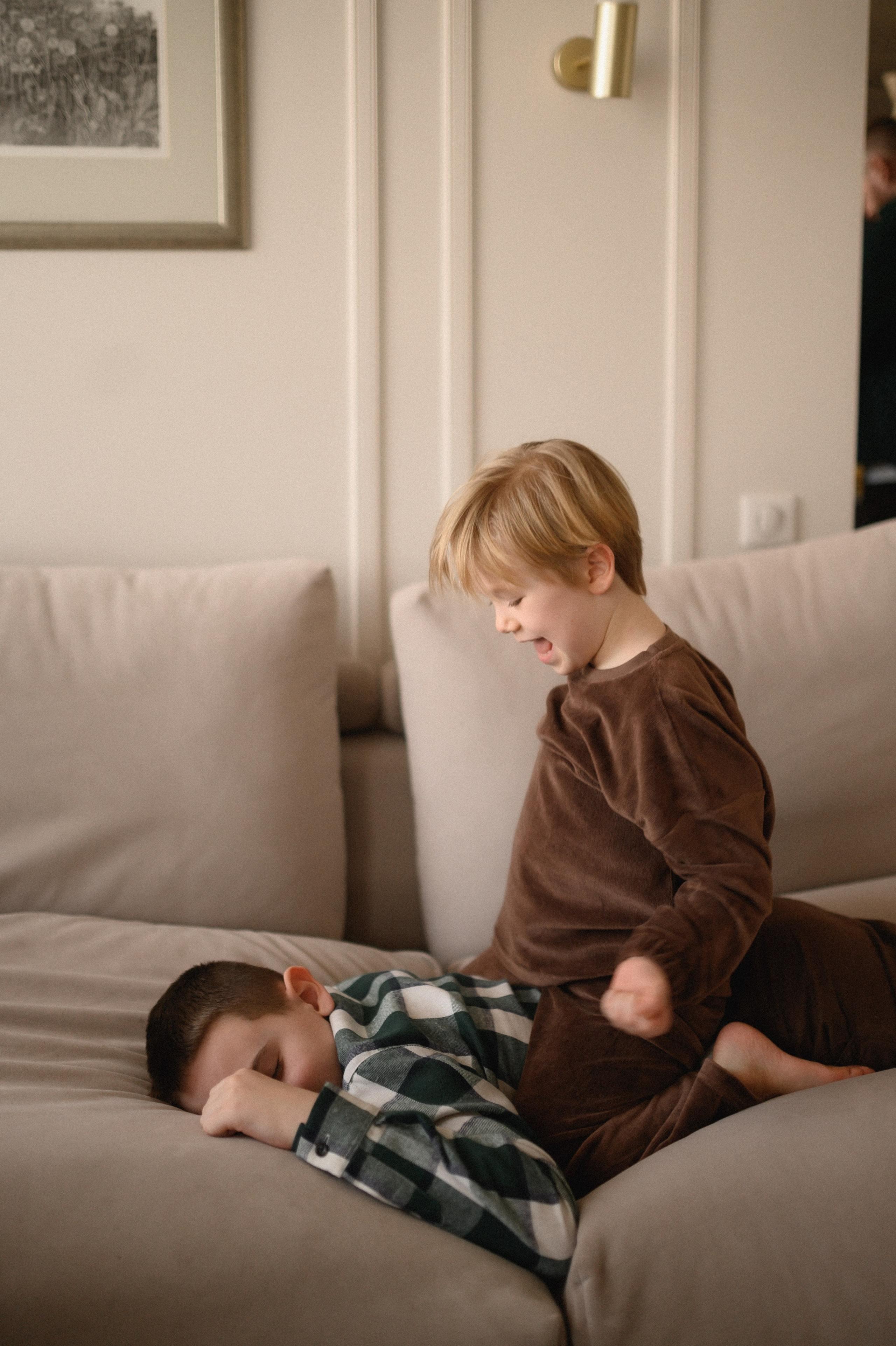 Валентин, Ирина, Евсей, Кира и Агата дома. Семейный и свадебный lifestyle-фотограф в Москве Мария Петрова