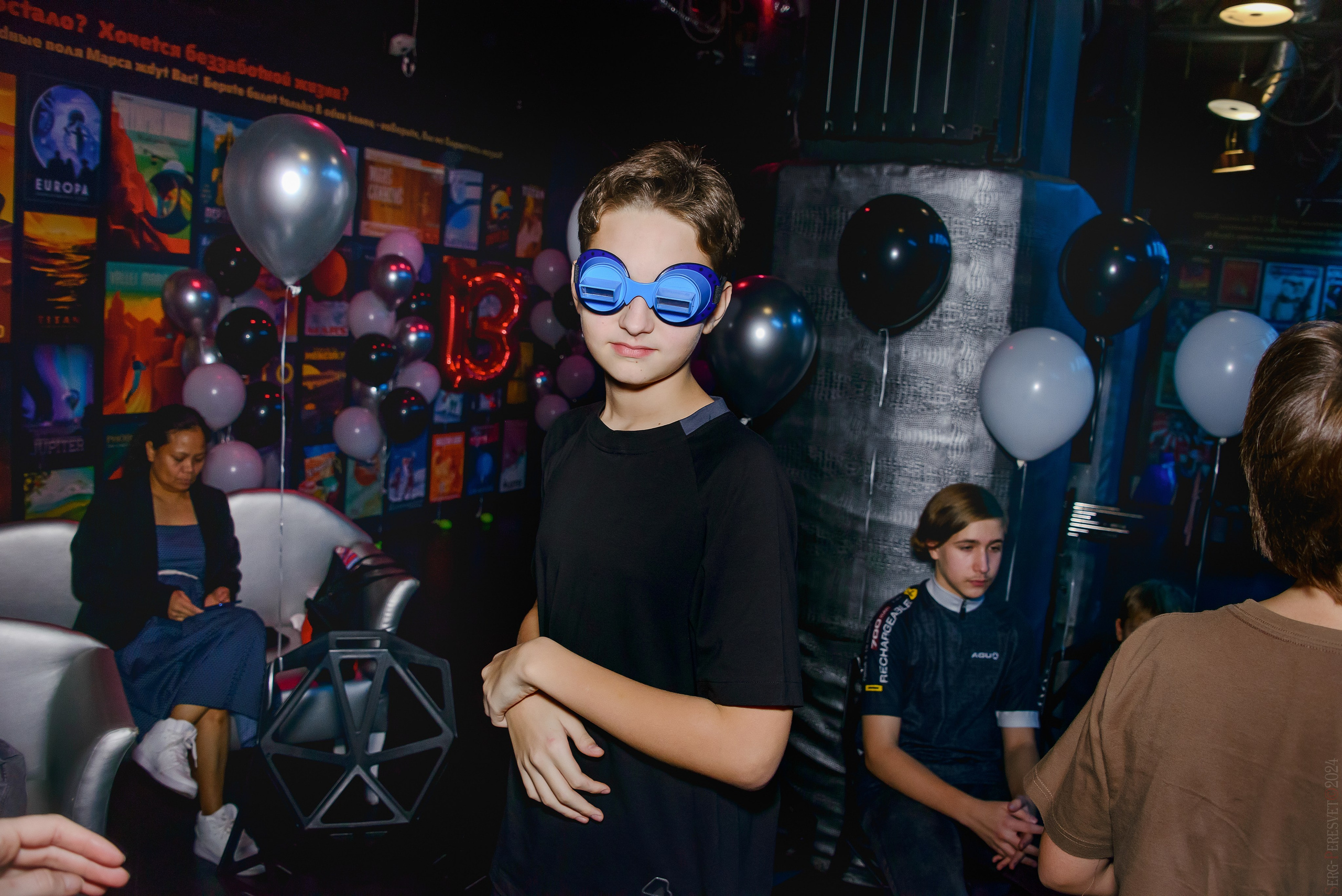 День рождения — шоу 2024-25: мафия, сахарная вата, бумажная дискотека, пиньята, зеркальный лабиринт. Ваш фотограф на праздник в Москве, Раменском, Жуковском, Люберцах