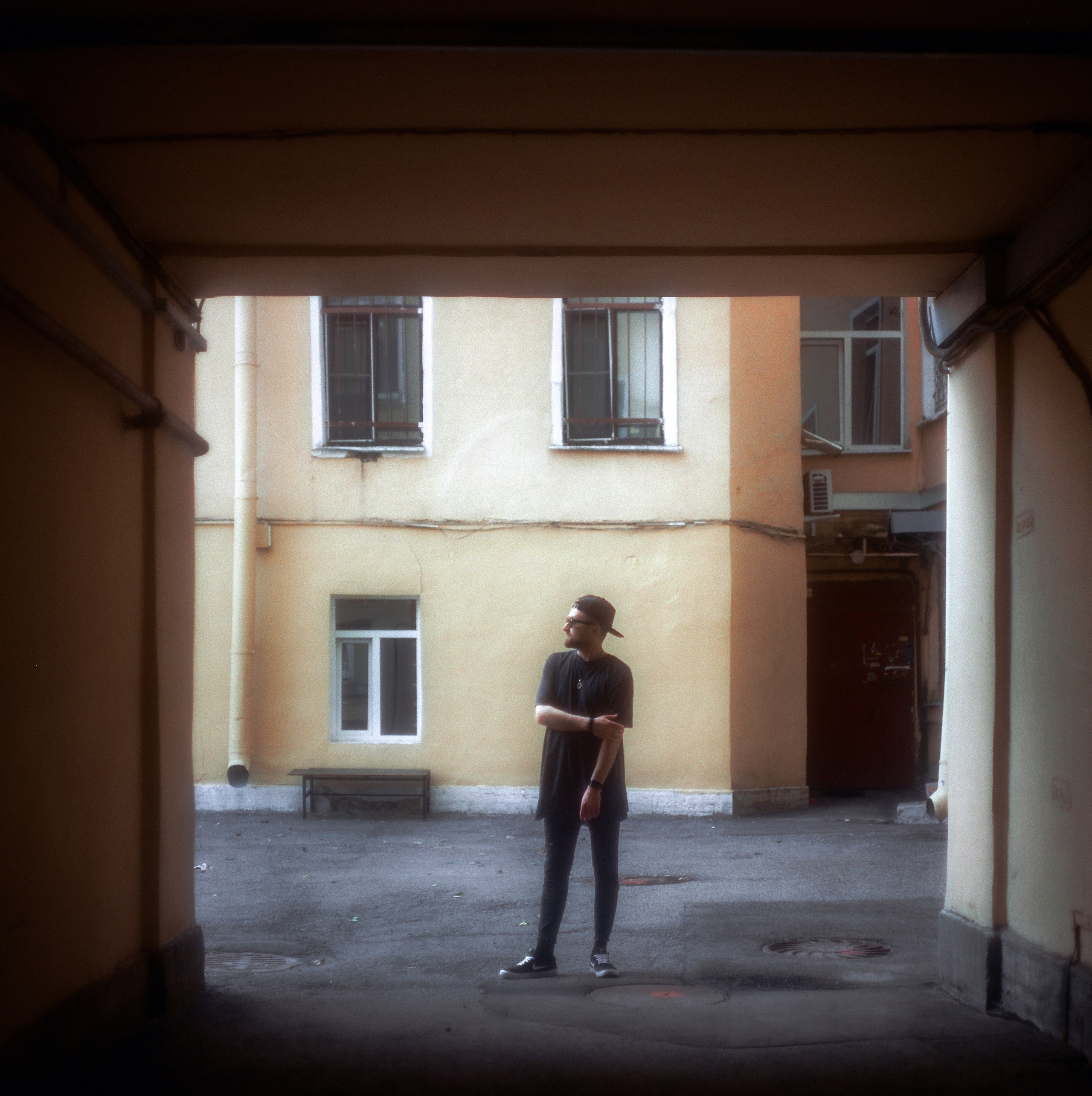 Мужской портрет на пленку в Санкт-Петербурге | Уличная фотосессия с атмосферой