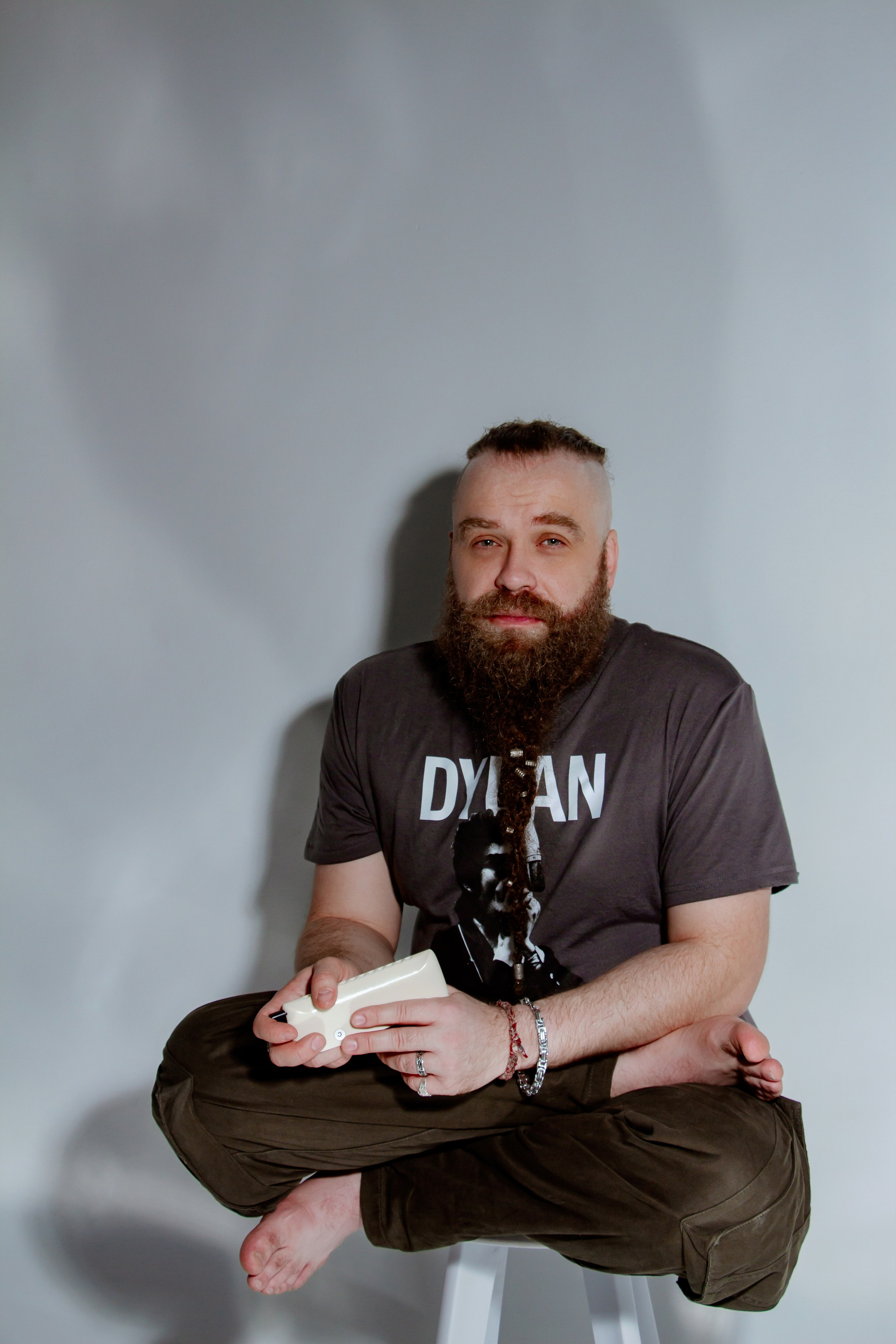 Борис Плотников. Губная гармоника. Мужской портрет, фотосессия для музыканта. Фотограф в Екатеринбурге Пойгина Елена