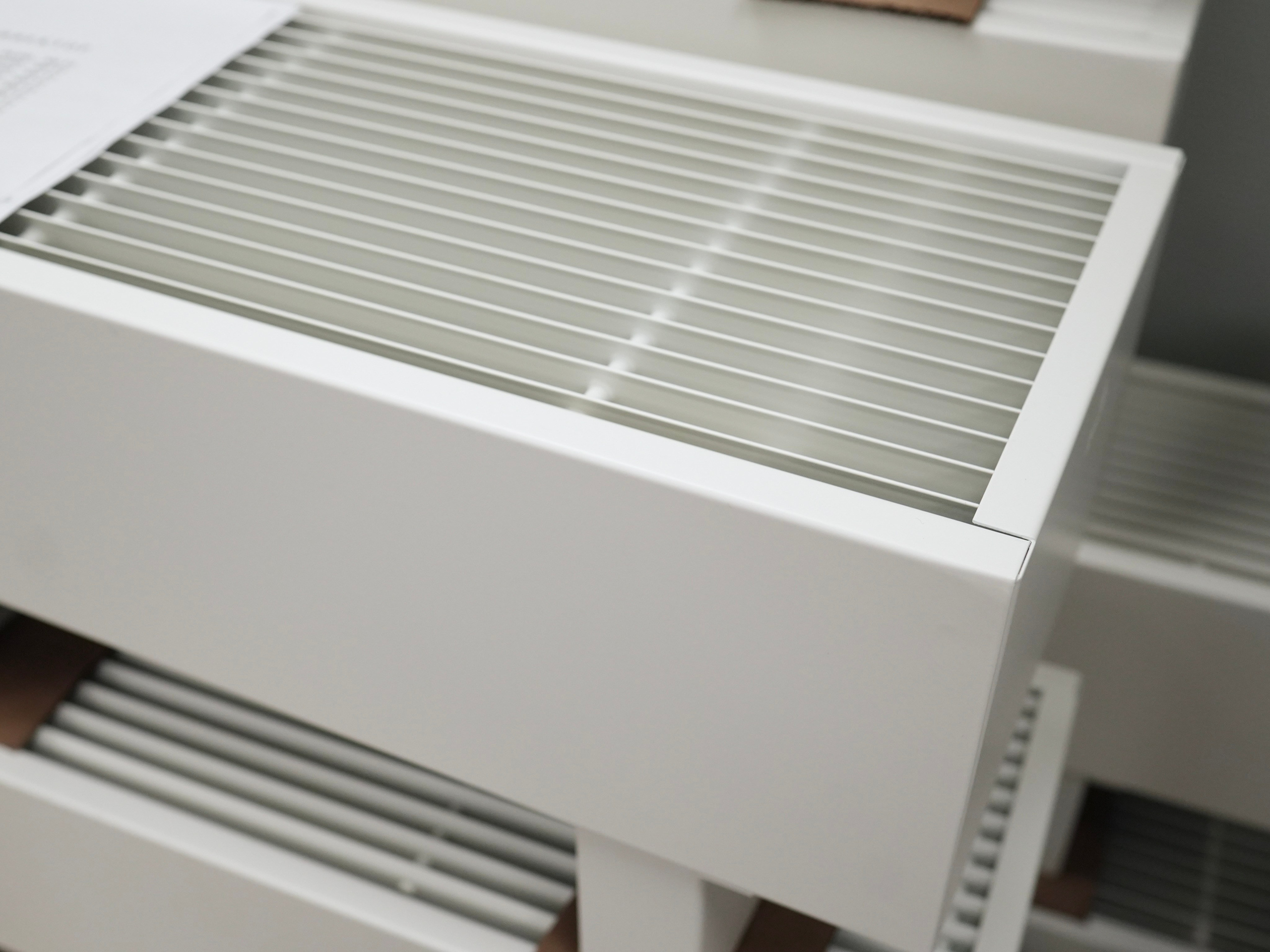 Напольные радиаторы водяные Isoderm Коралл. Строительный магазин низких цен Экономкин