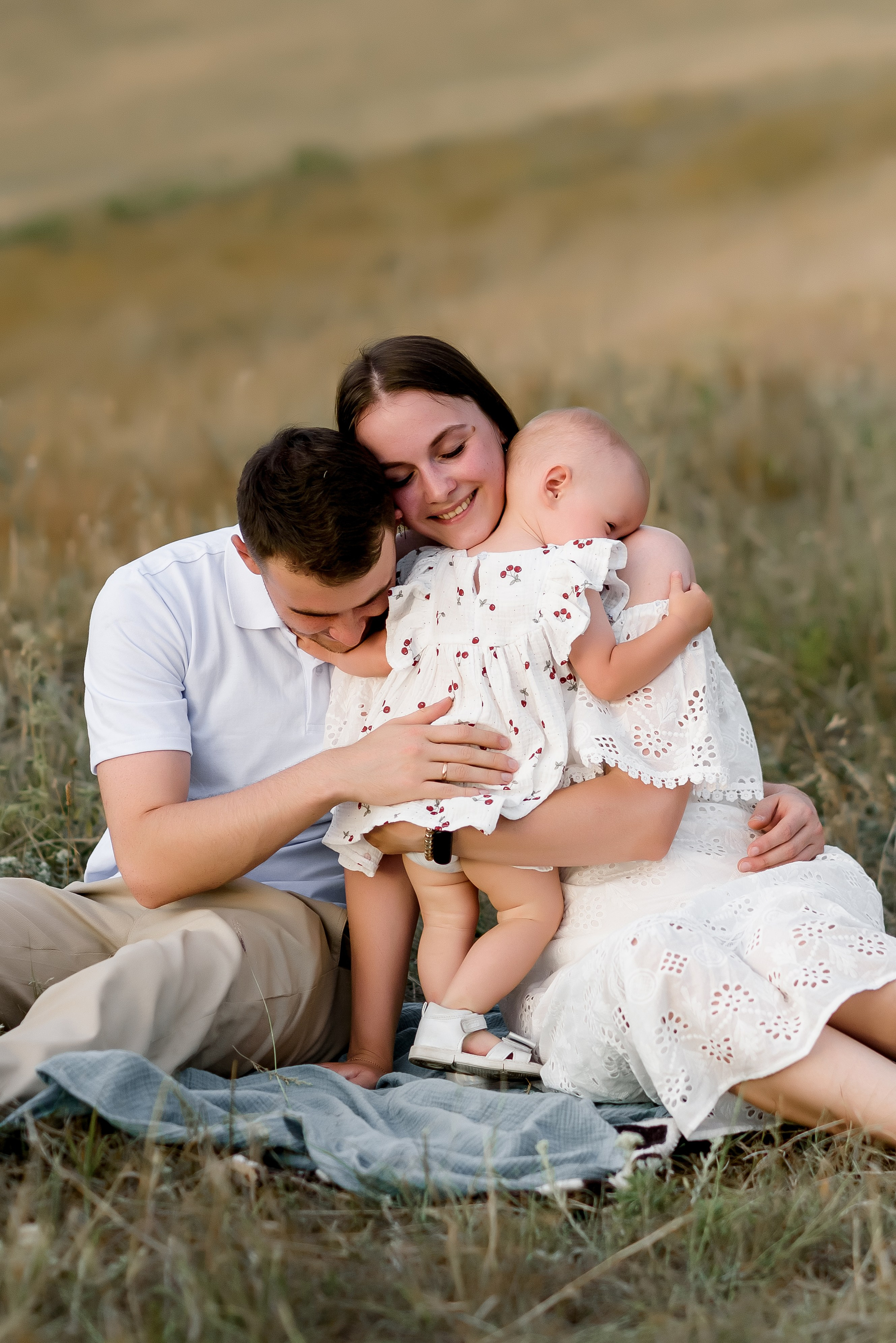 Семейная фотосессия на закате. Свадебный и семейный фотограф в Ставрополе Роман Иванов